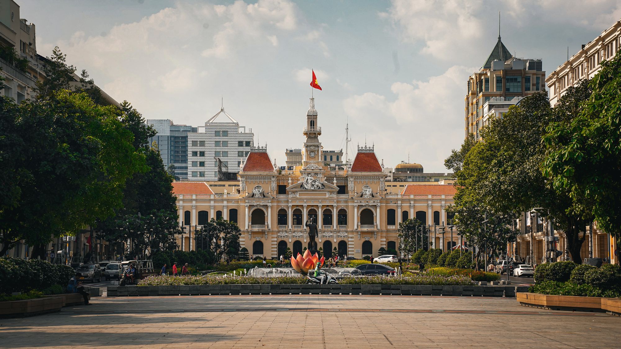 Hanoi – Ha Long Bay – Da Nang – Ho Chi Minh City – 8 Days