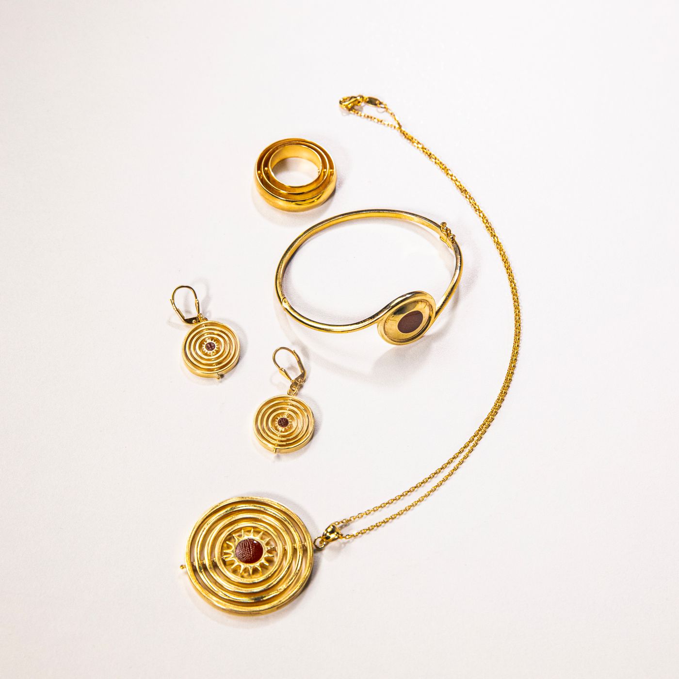Elegant gold jewellery set with necklace earrings bracelet and ring