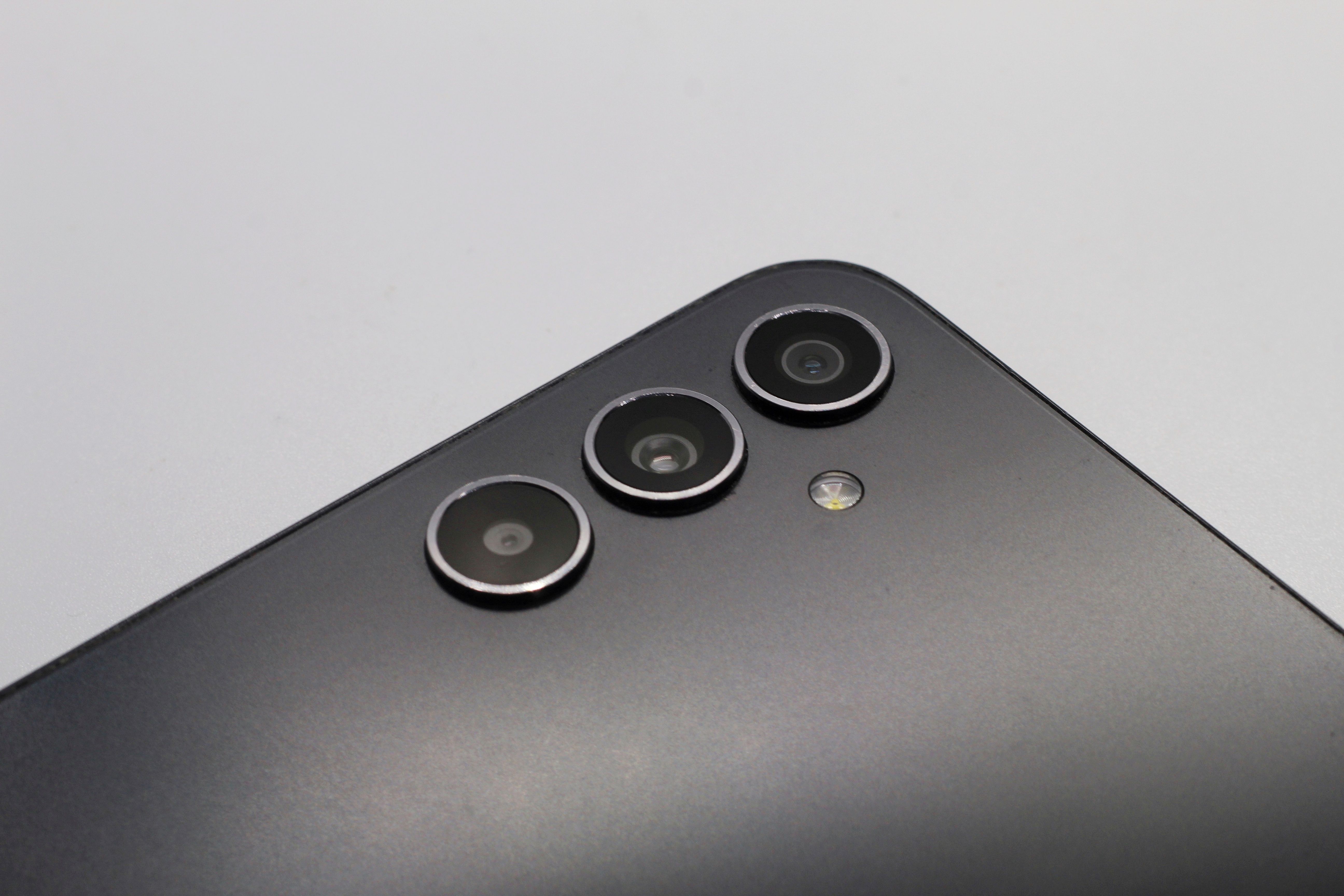Smartphone Moderno Com Câmera Tripla E Close Up · Foto profissional ...
