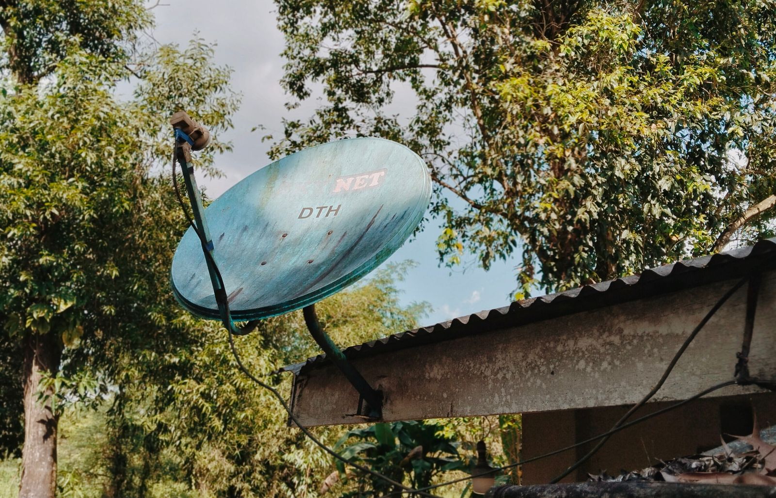 low earth orbit satellite networking enterprise backup: rural edge satellite dish for branch office backup connectivity.
