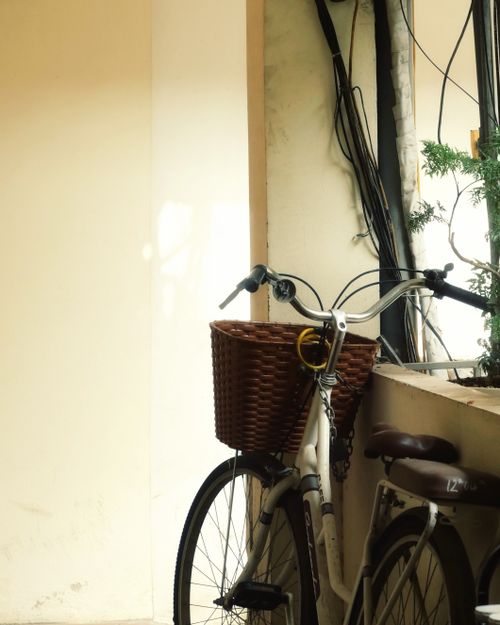 Free A classic vintage bicycle with a basket, set indoors near a window. Stock Photo