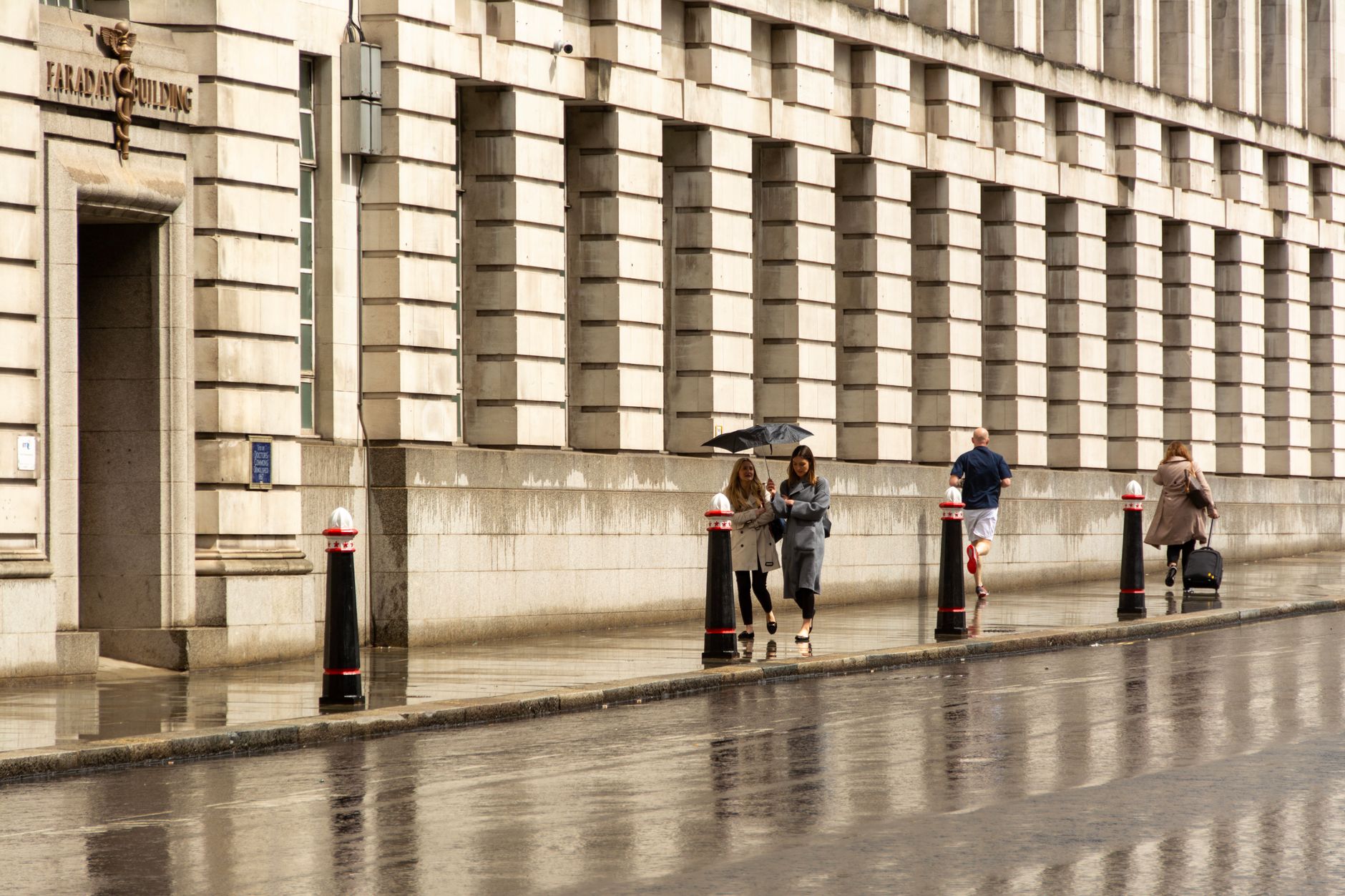 Cabinet meets in Downing Street as crisis intensifies