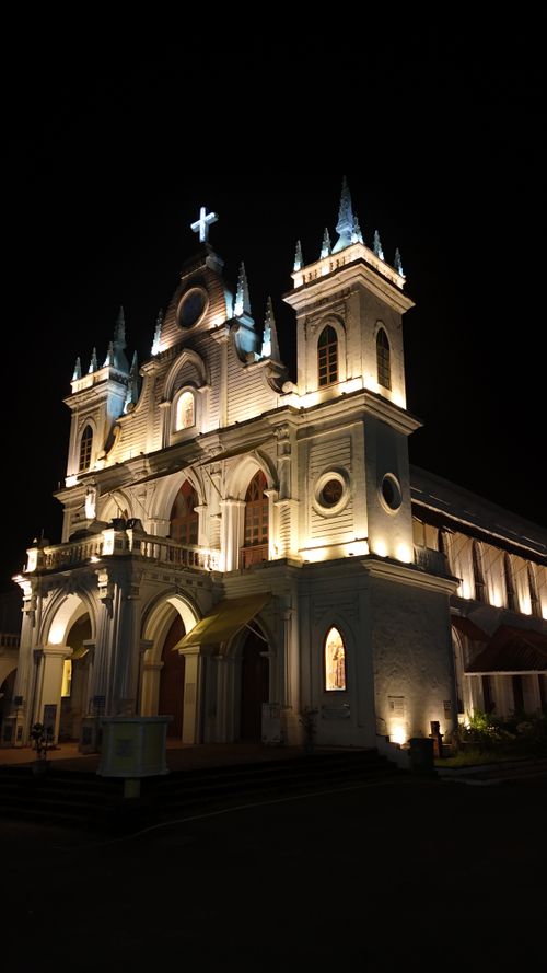Free A beautifully illuminated church at night showcasing intricate architectural details. Stock Photo