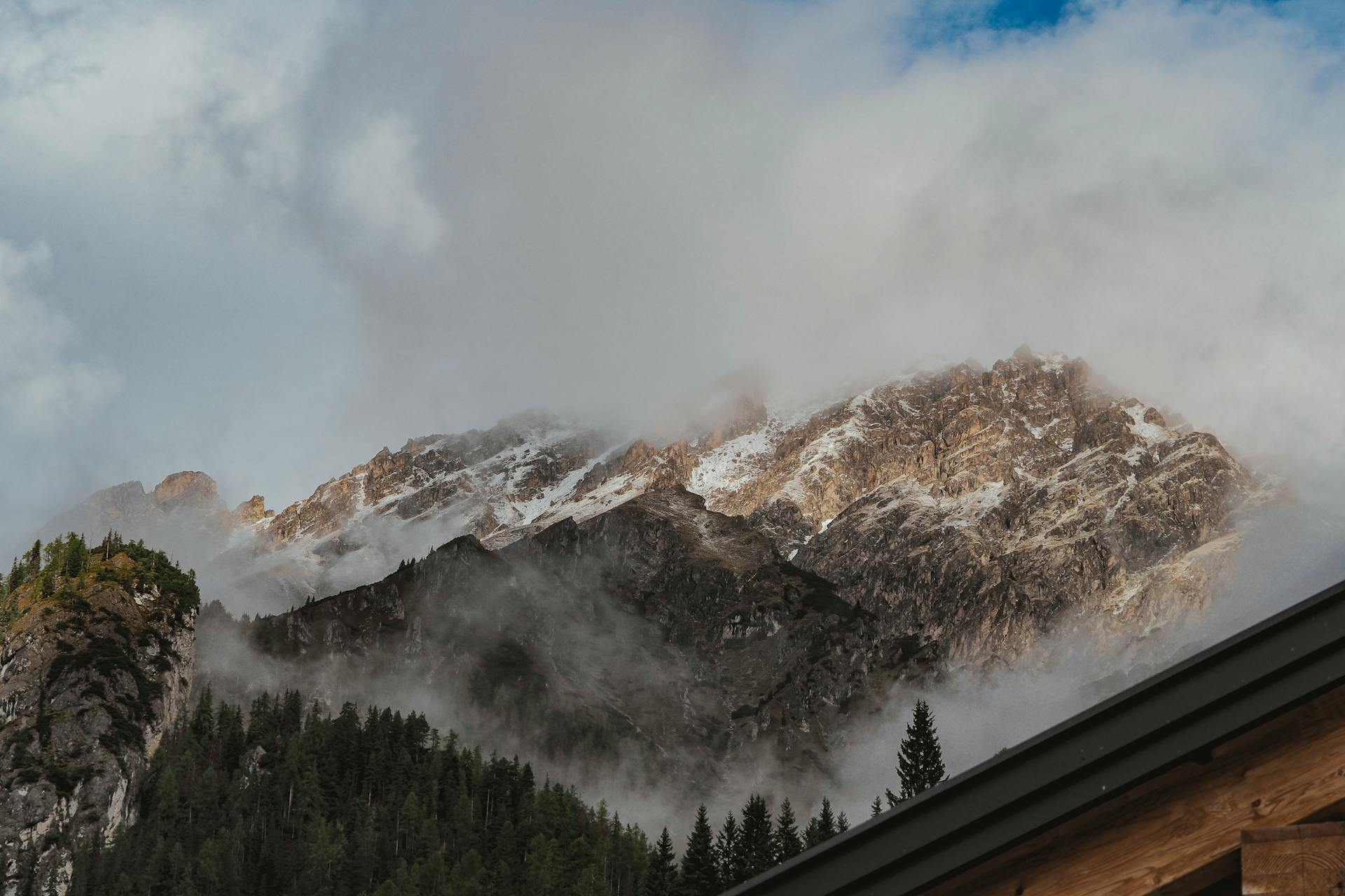 Stunning mountain view enveloped in mist and clouds, showcasing natural beauty.