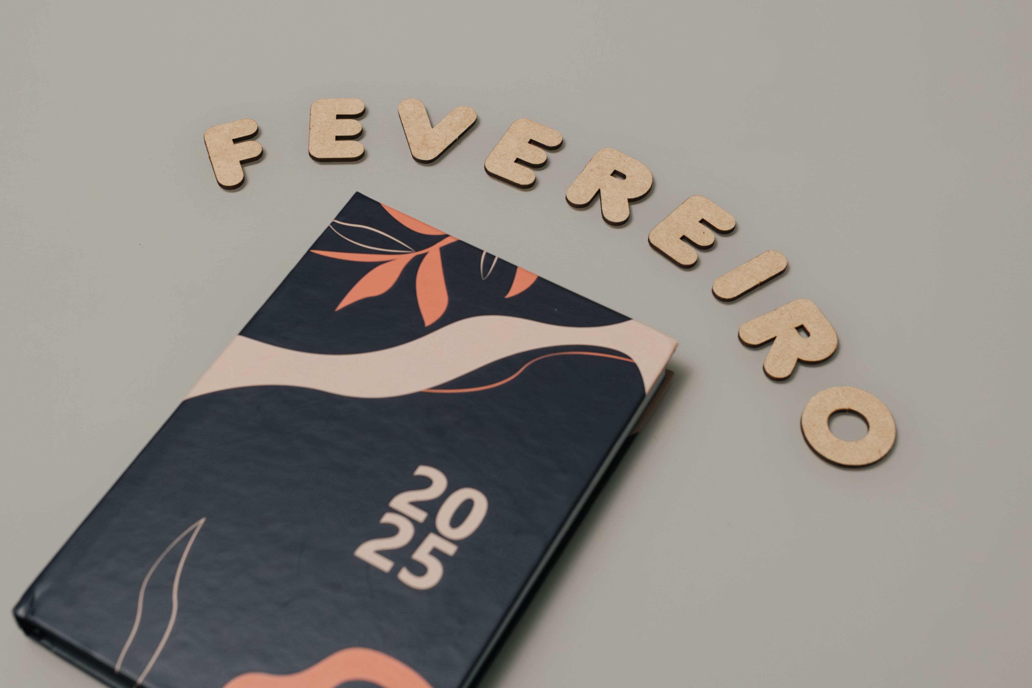2025 planner with lettering 'Fevereiro' on table · Free Stock Photo