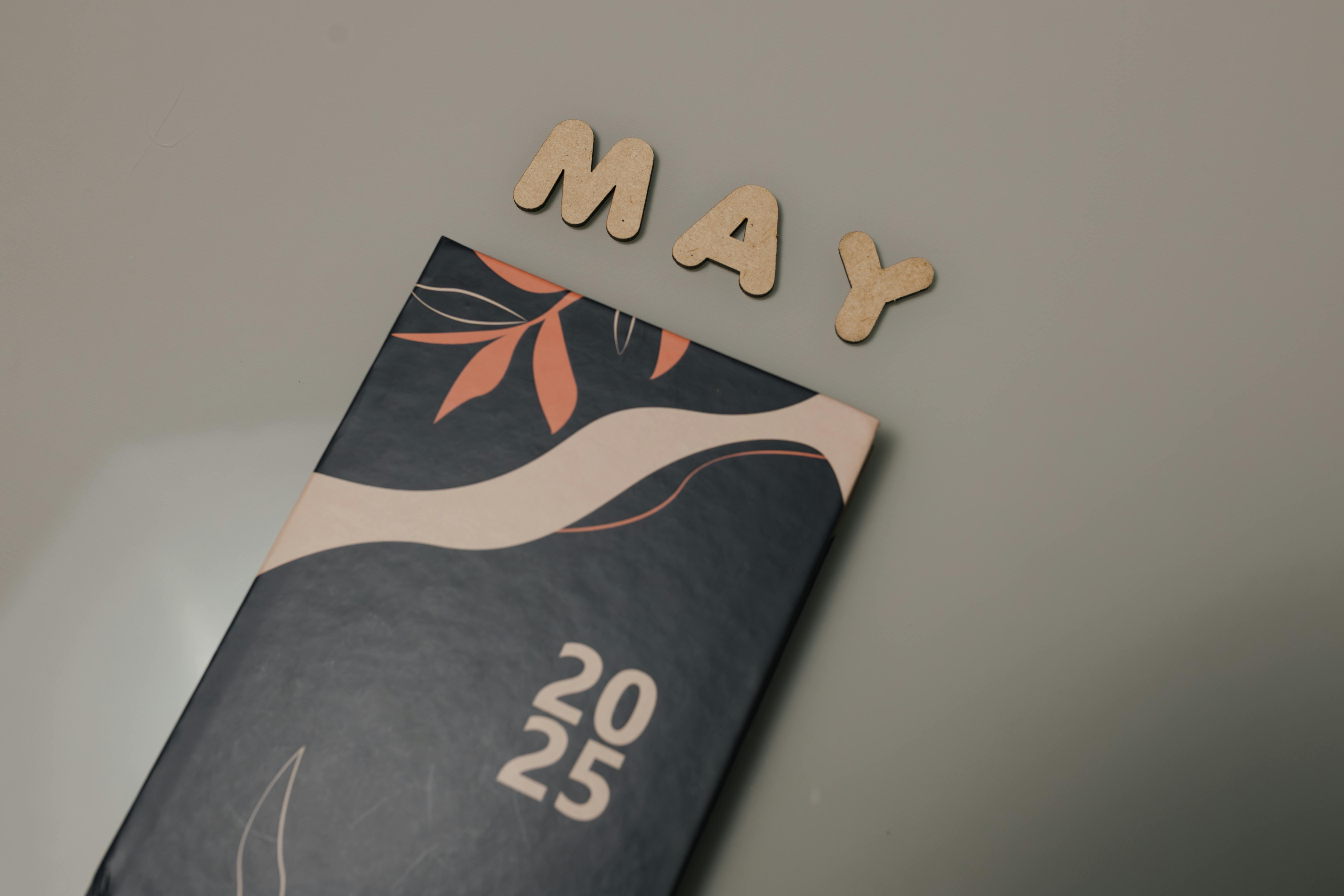 De franc Elegant Planificador 2025 Amb Lletres De Maig De Fusta Foto d'estoc