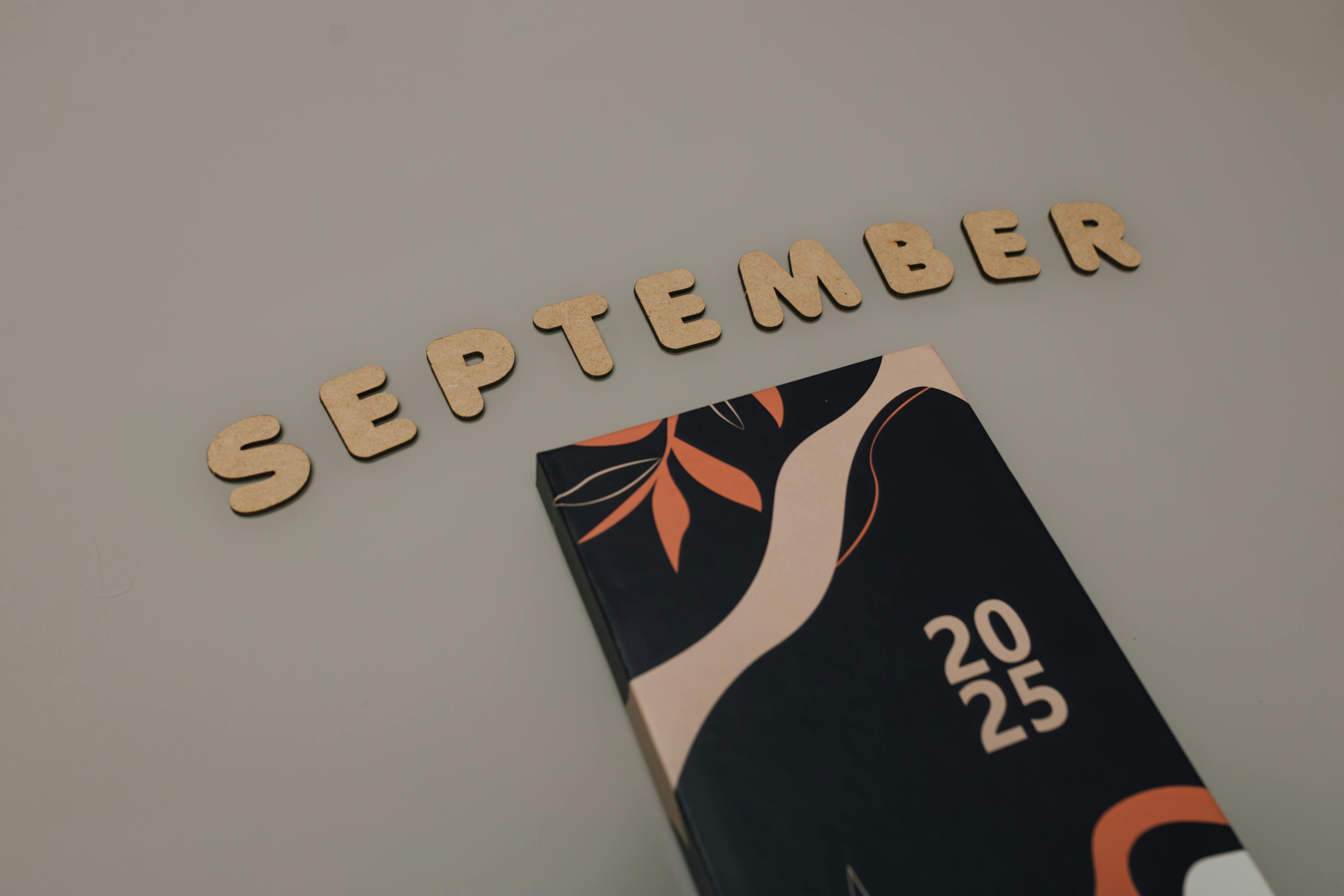 Abstract September 2025 Calendar Design · Free Stock Photo