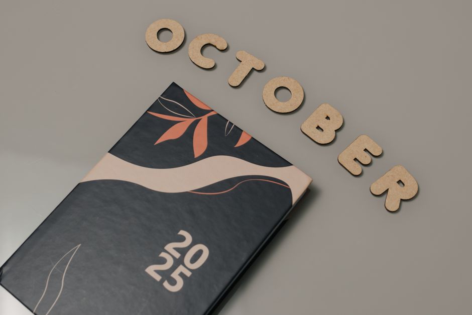 entry table keys and planner everyday scene lifestyle photo 1