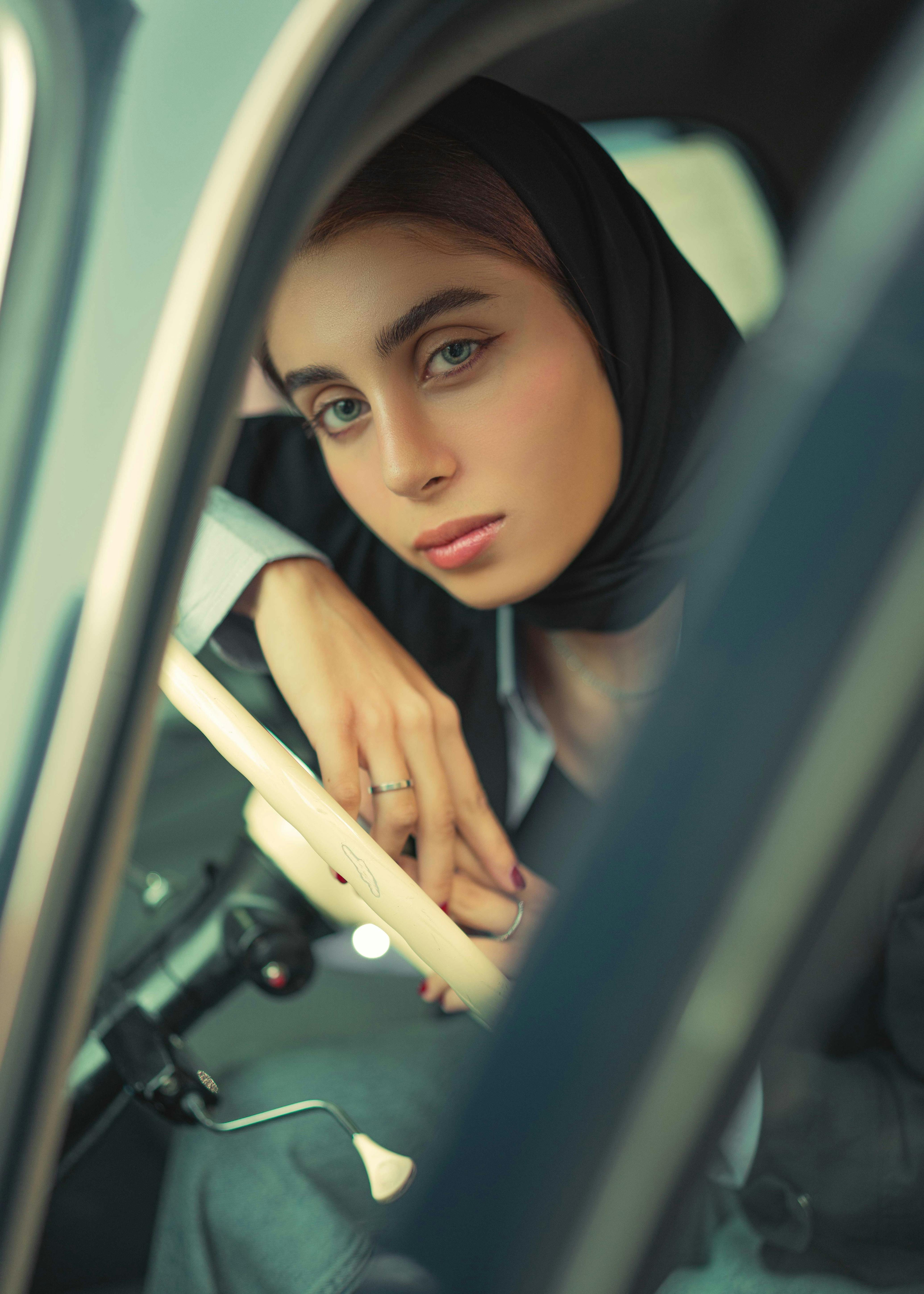 Ciprian Ciucu spune că Bucureștiul nu mai poate fi gândit exclusiv în jurul mașinilor. Prioritatea trebuie să fie mutarea oamenilor din „auto individual” în transportul în comun