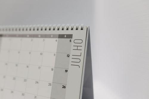 Free Minimalistic desk calendar displaying the month of July with a focus on weekdays. Stock Photo