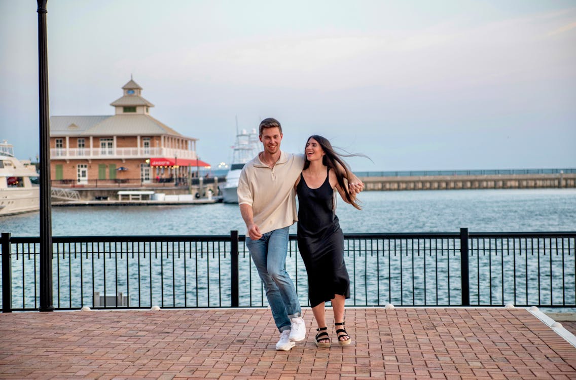 {{https://mixerdates.com/?ch=mixerblog}}second date ideas couple walking on the seaside