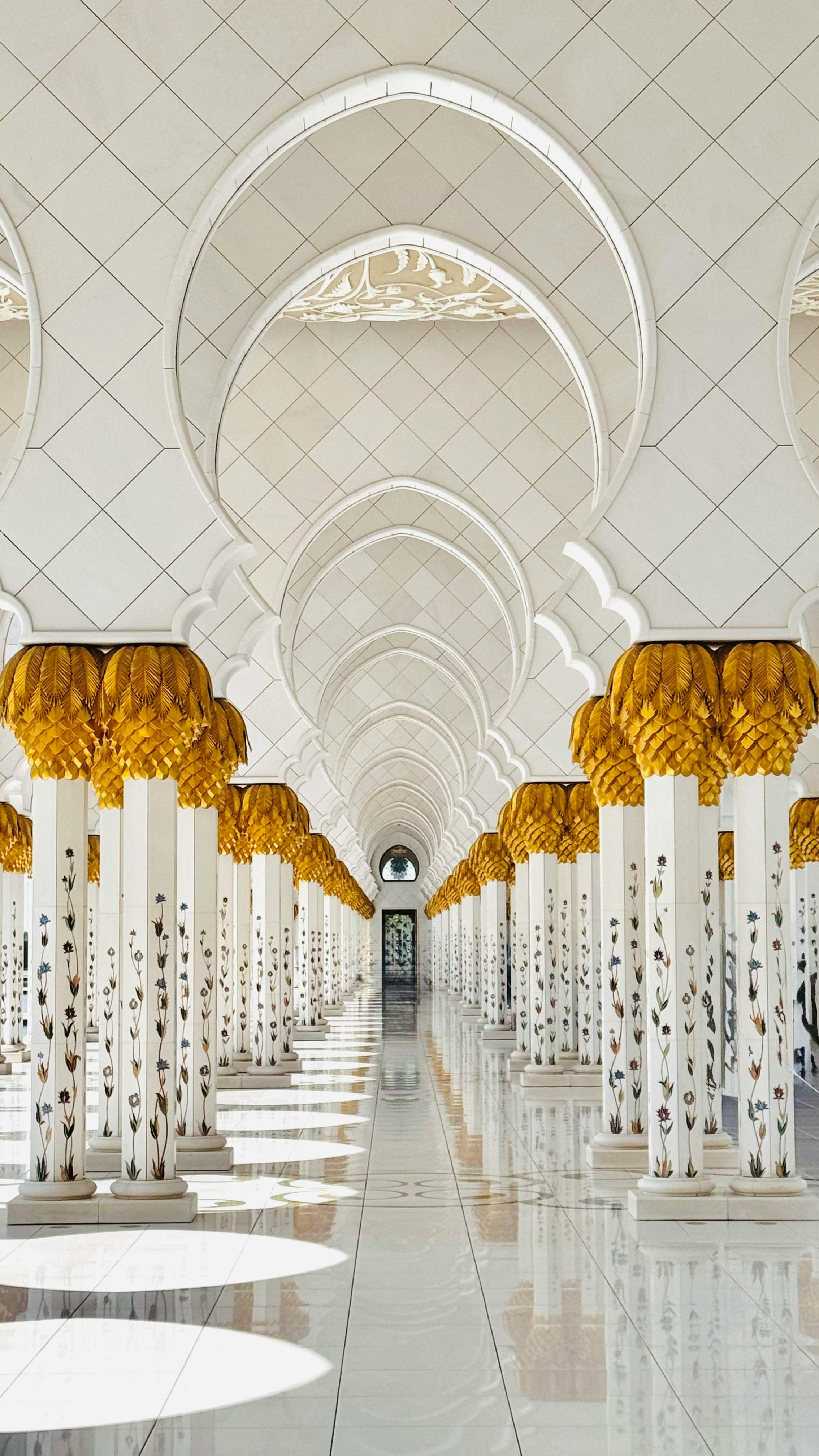 stunning interior of sheikh zayed grand mosque