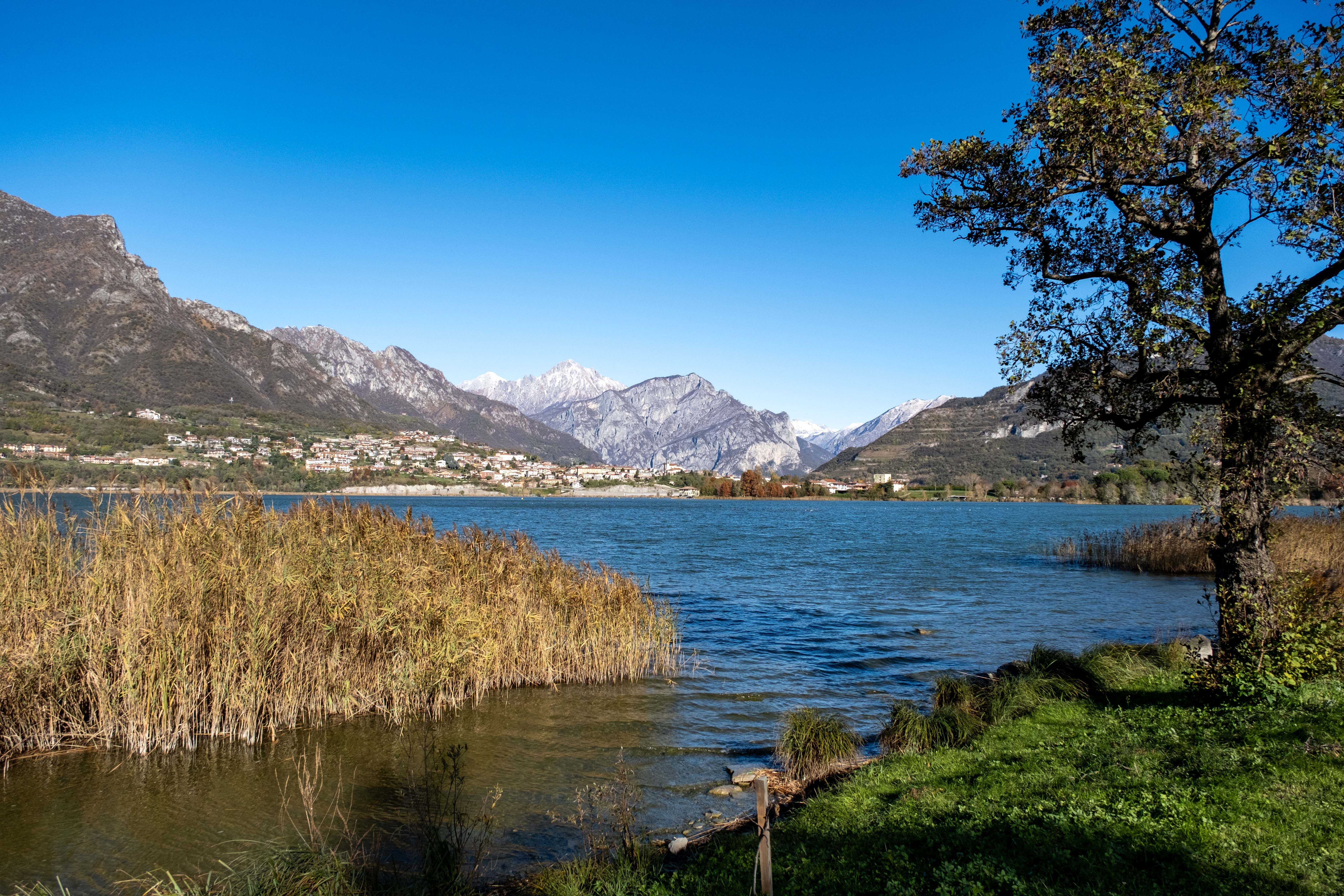 Scenic View of Mountains and Lake in Italy · Free Stock Photo