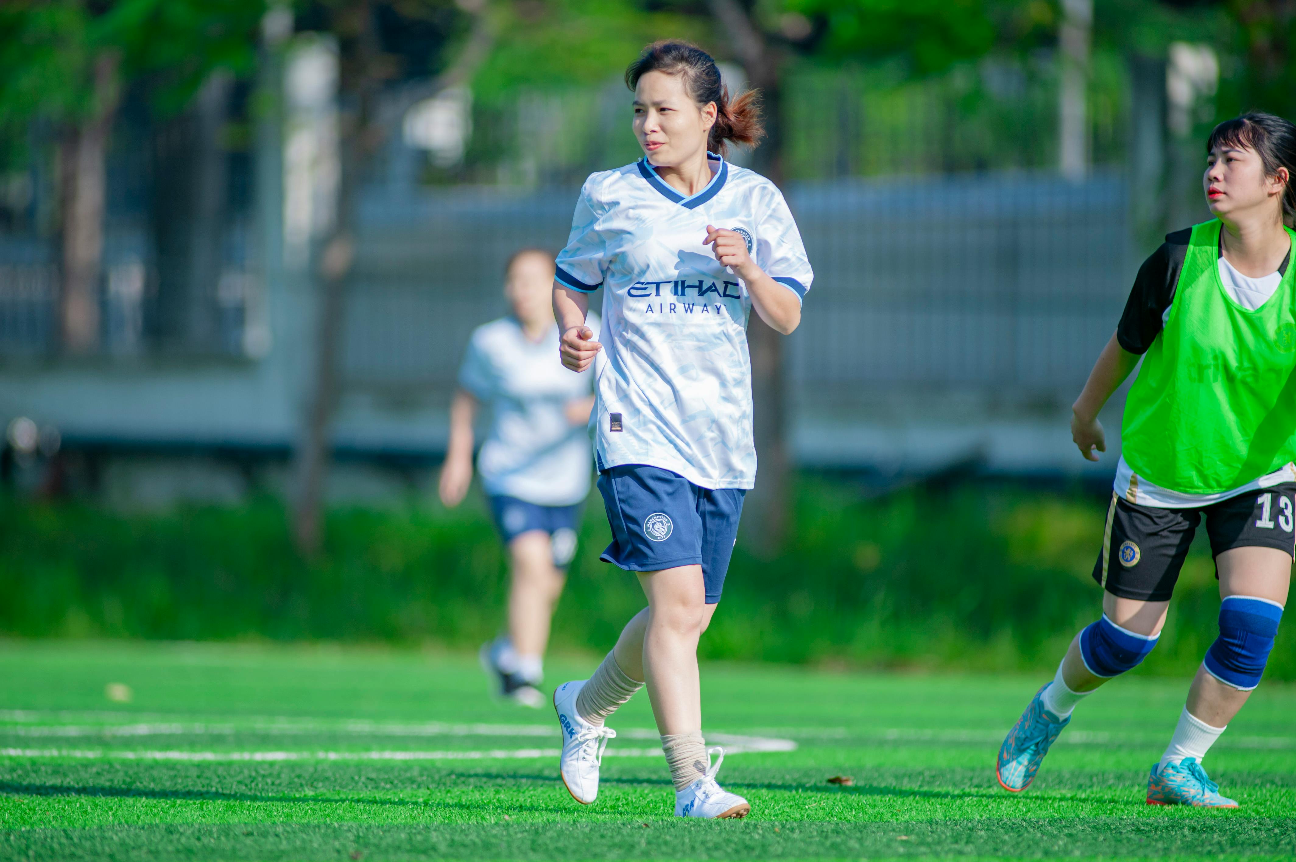 youth sports coaching, coach education, player development, sportsmanship, parent involvement, team dynamics, skill drills, s