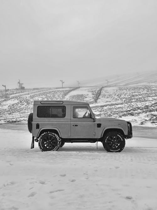 Silver Land Rover Defender · Free Stock Photo
