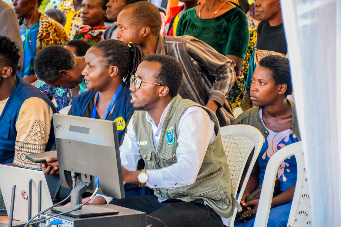 Using Technology Community Pic Community Gathering with Technology in Rwanda · Free Stock Photo