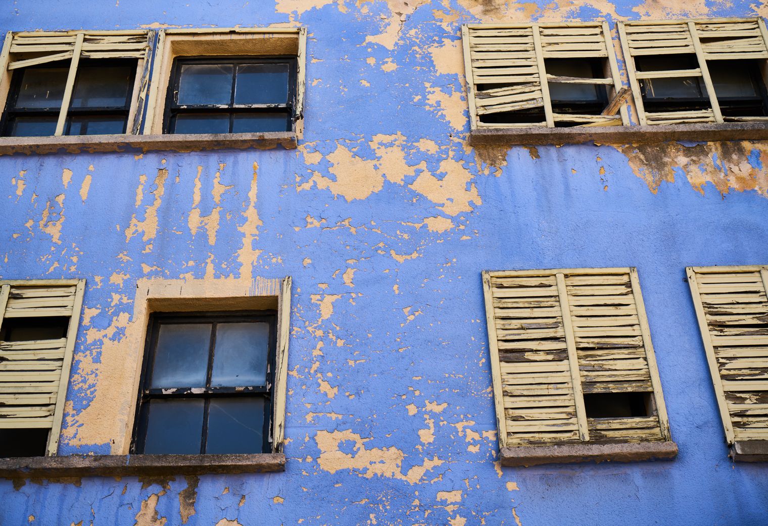 Exterior Painting in Ham — clean edges cut in around trim and sockets