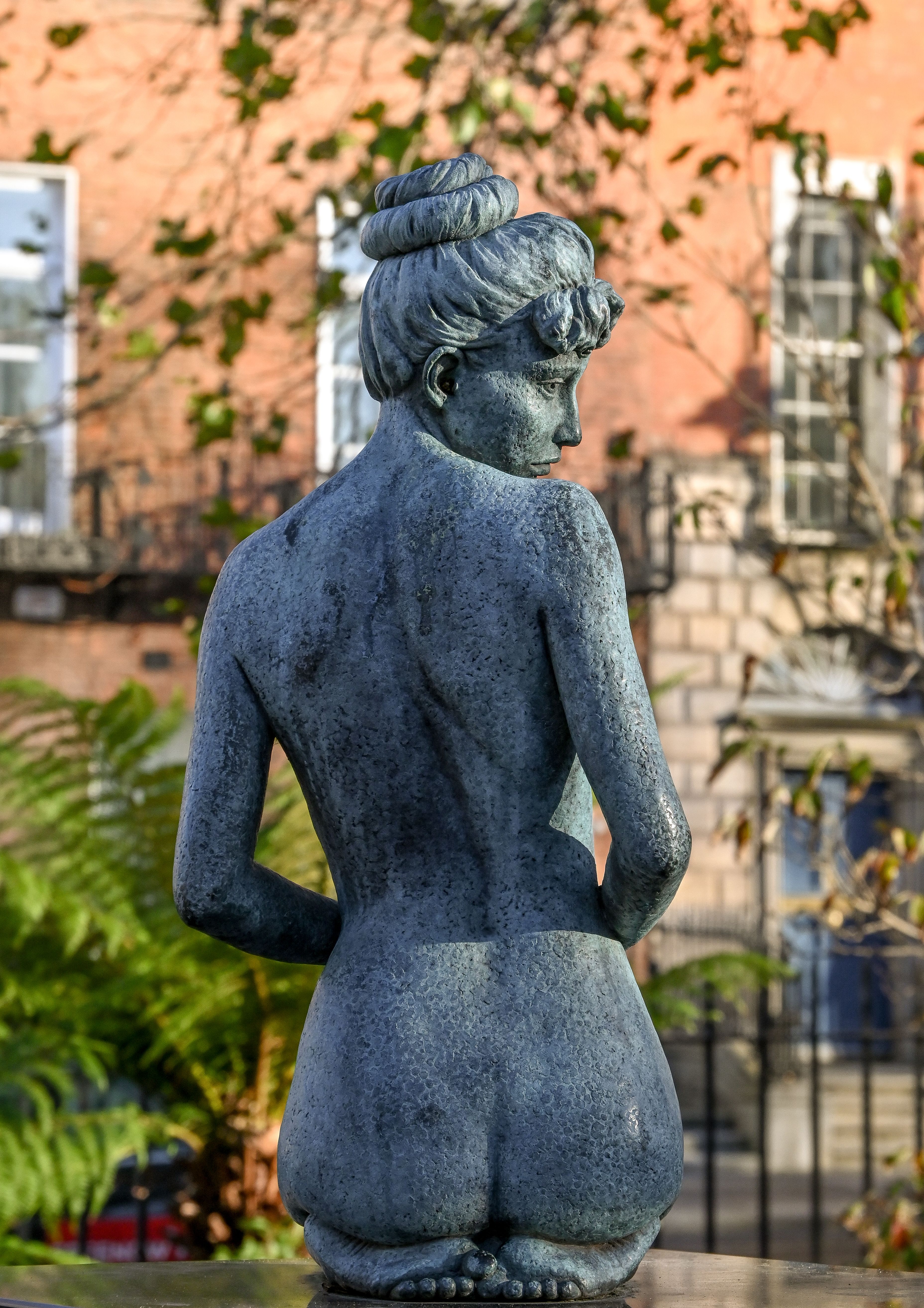 ダブリン公園のブロンズ裸女性像 · 無料の写真素材