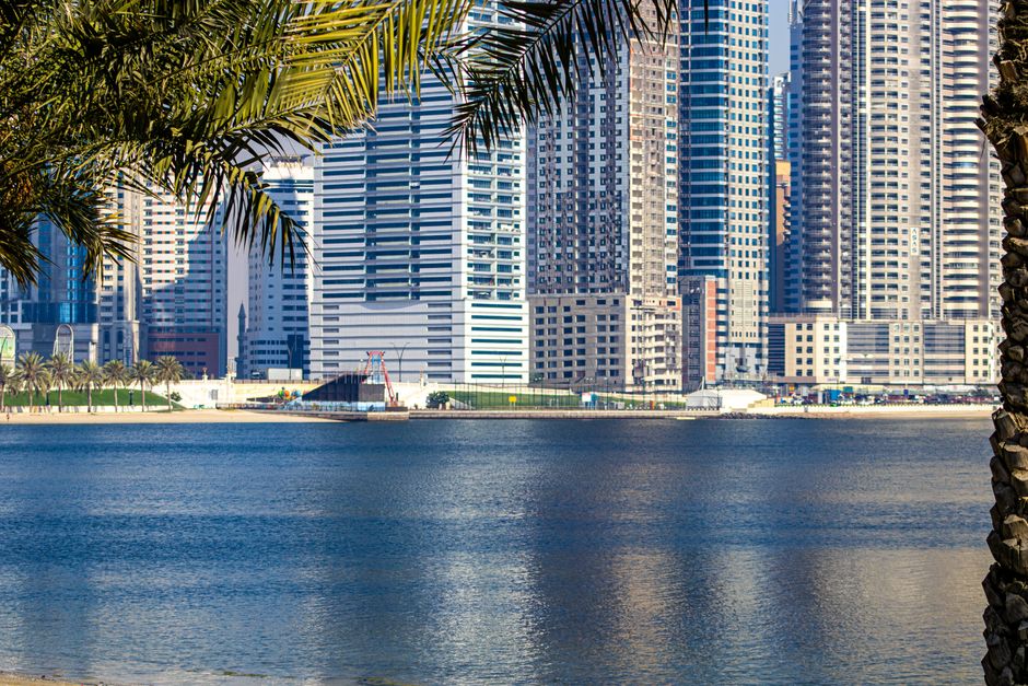 Salaires en Émirats arabes unis en 2026 : Guide Complet