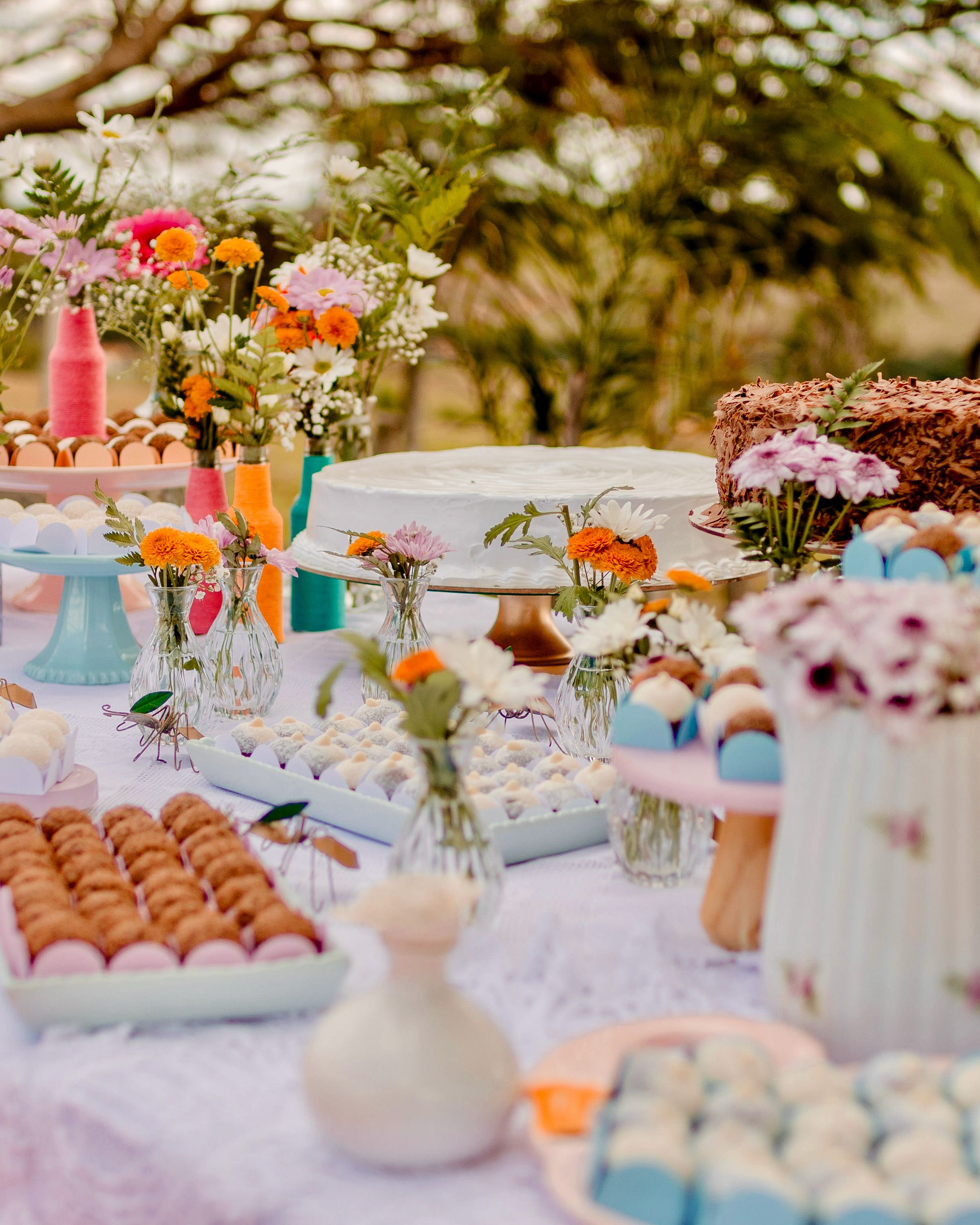 Elegant Outdoor Dessert Table with Floral Decor · Free Stock Photo