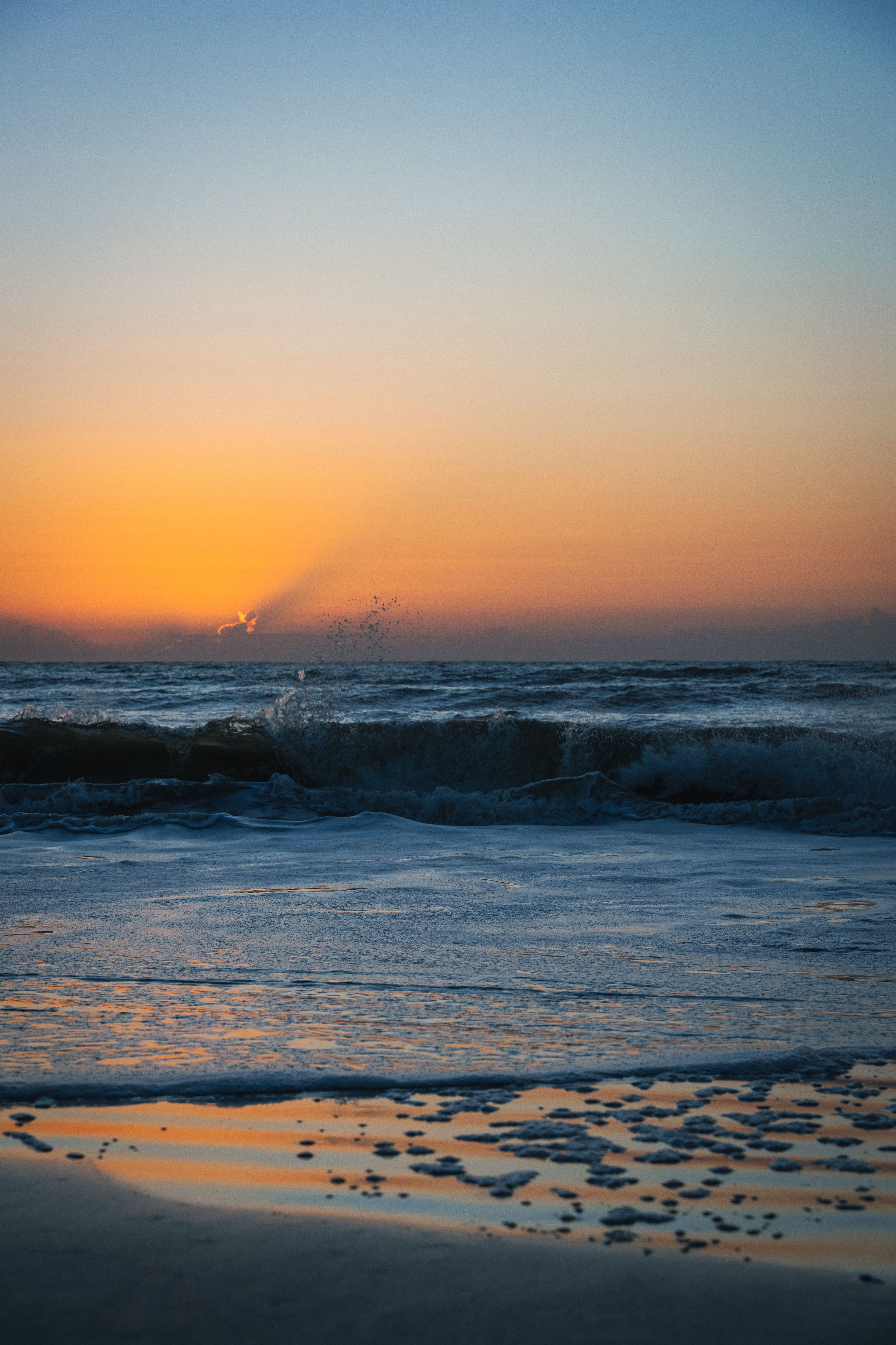 Serene Ocean Sunset with Gentle Waves · Free Stock Photo