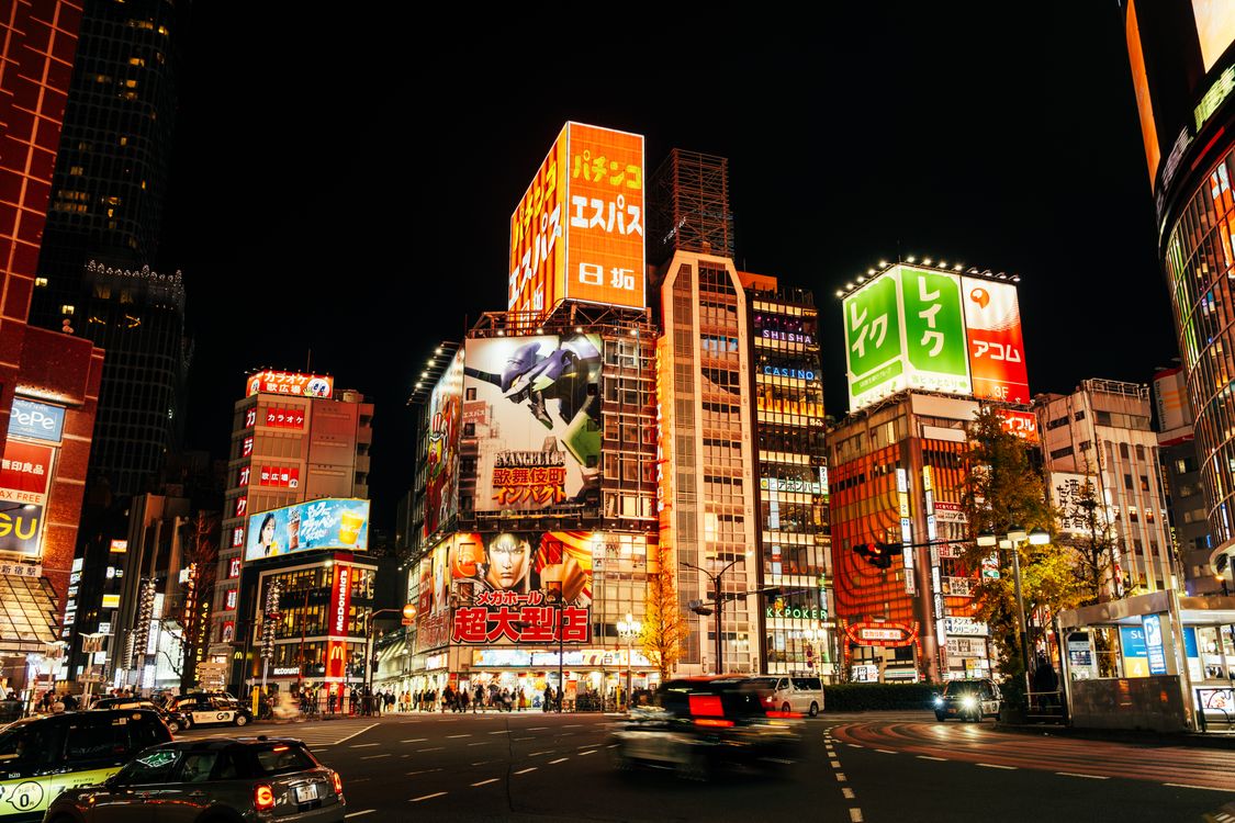 Vibrant Tokyo Cityscape at Night in Shinjuku · Free Stock Photo