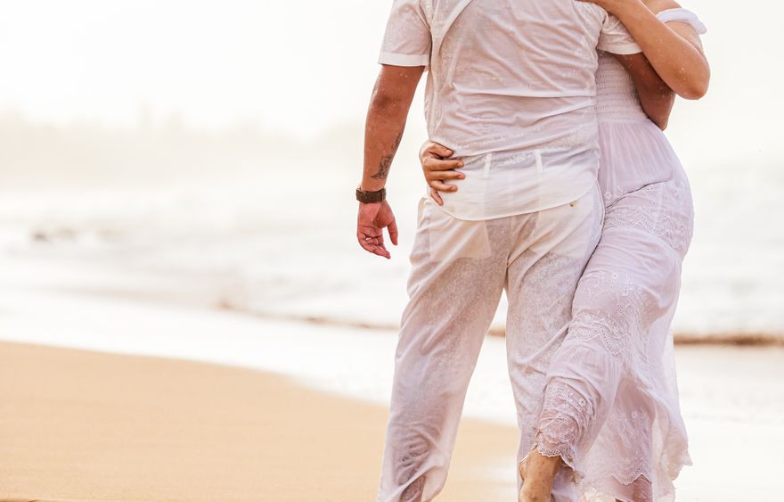 Online dating: starting a conversation on a niche platform