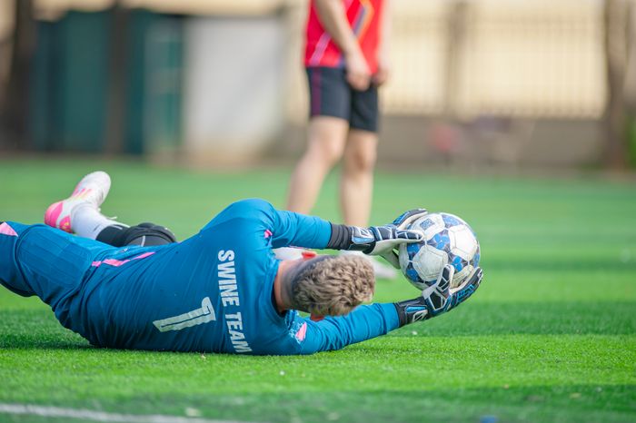 Harriers goalkeeper catching the ball