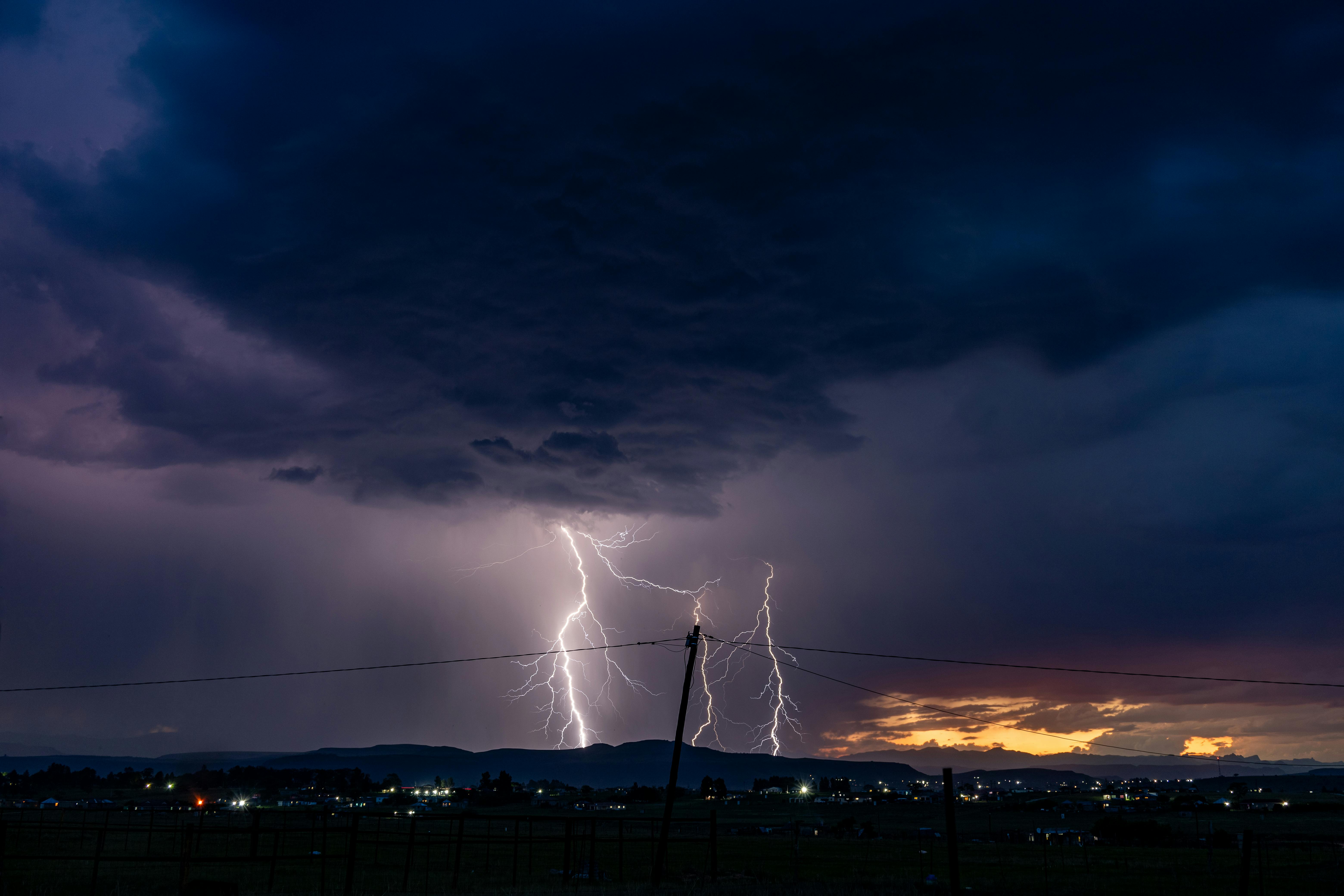 What to know about insurance claims as storm season hits Wisconsin — Photo by Ndumiso Mvelase on Pexels