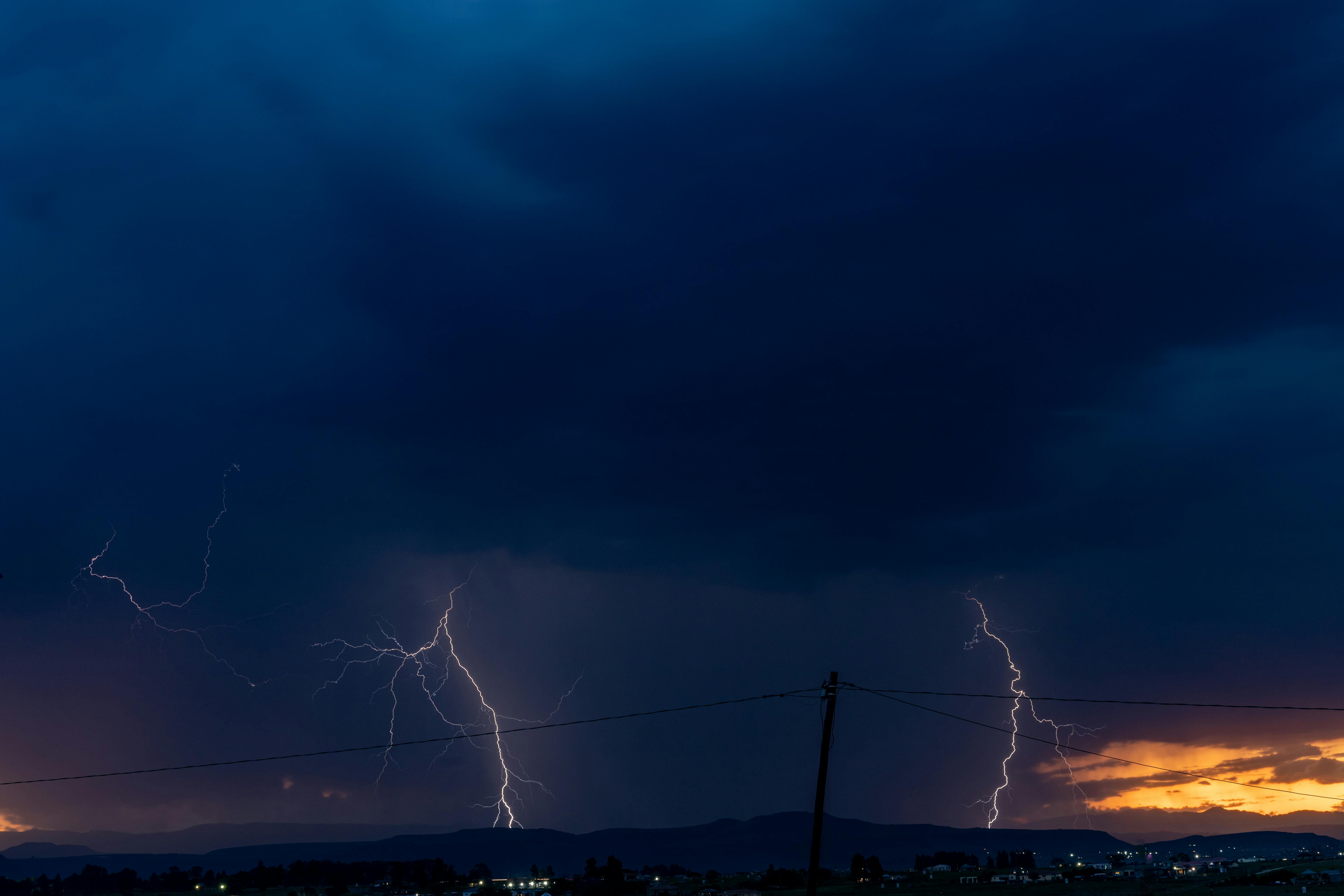 What to know about insurance claims as storm season hits Wisconsin — Photo by Ndumiso Mvelase on Pexels