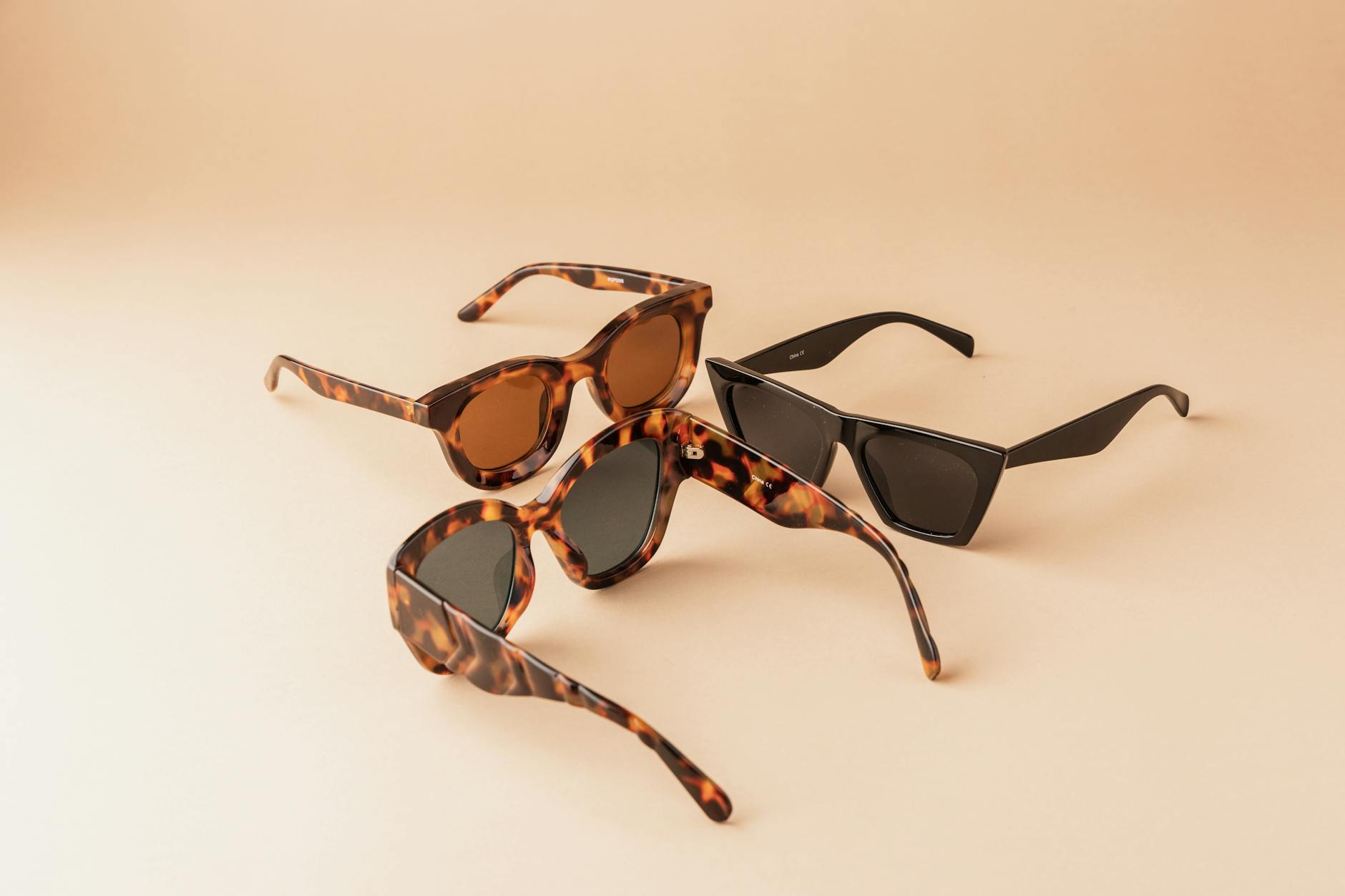Jacked Up Fitness vs Force USA: The Ultimate Showdown for Gym Enthusiasts 2 https://www.pexels.com/photo/stylish-collection-of-fashion-sunglasses-29538717/