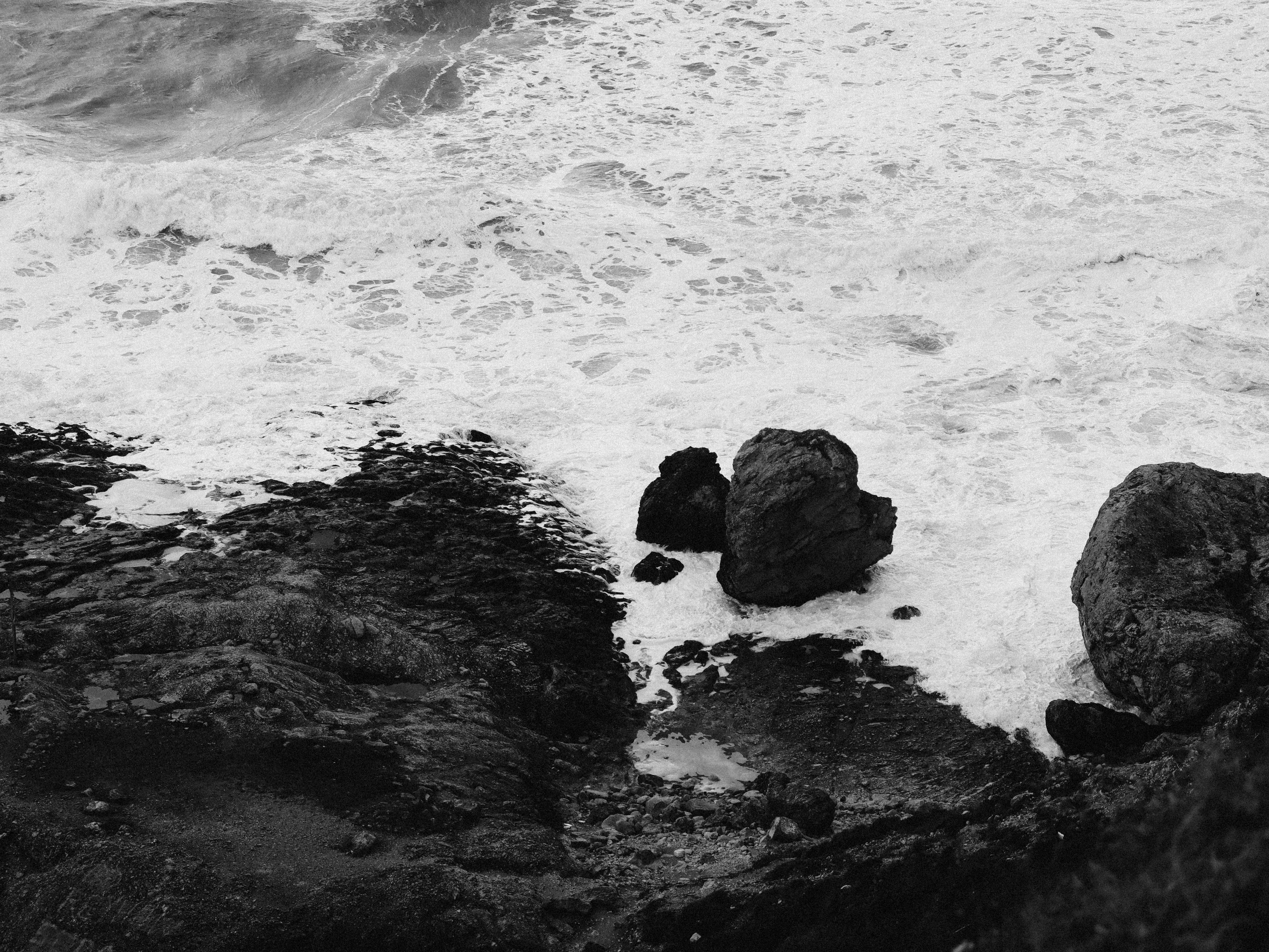 Black and White Rocky Shoreline with Ocean Waves · Free Stock Photo