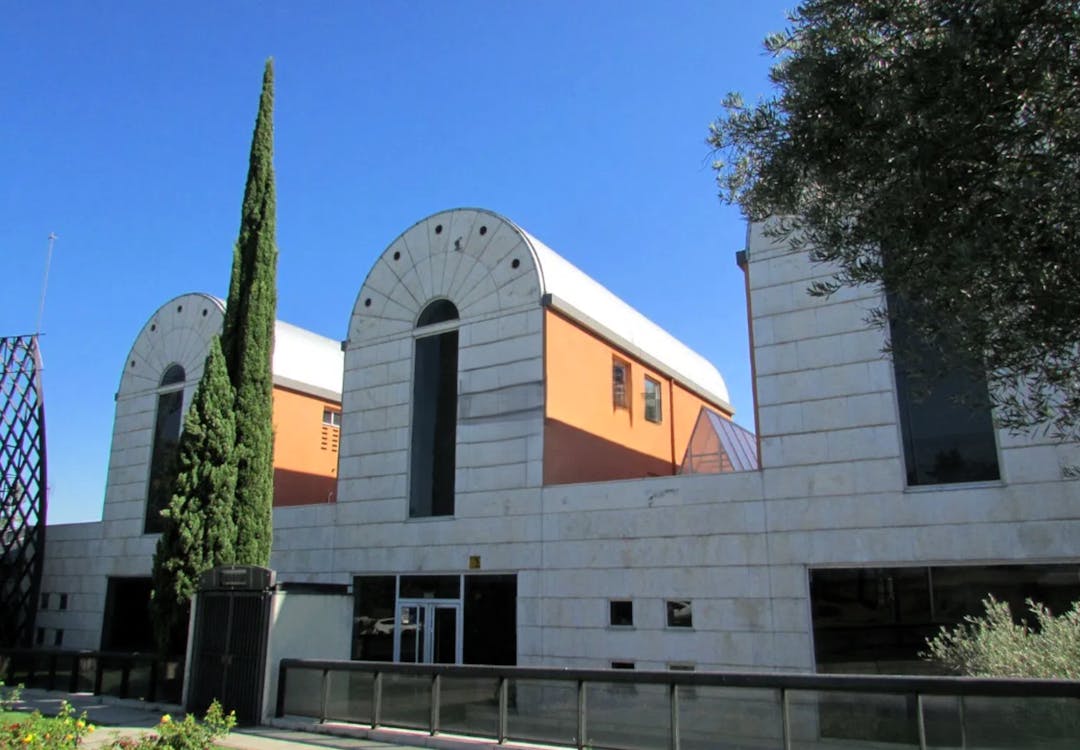 Edificio representativo para inversión en Noroeste de Madrid.