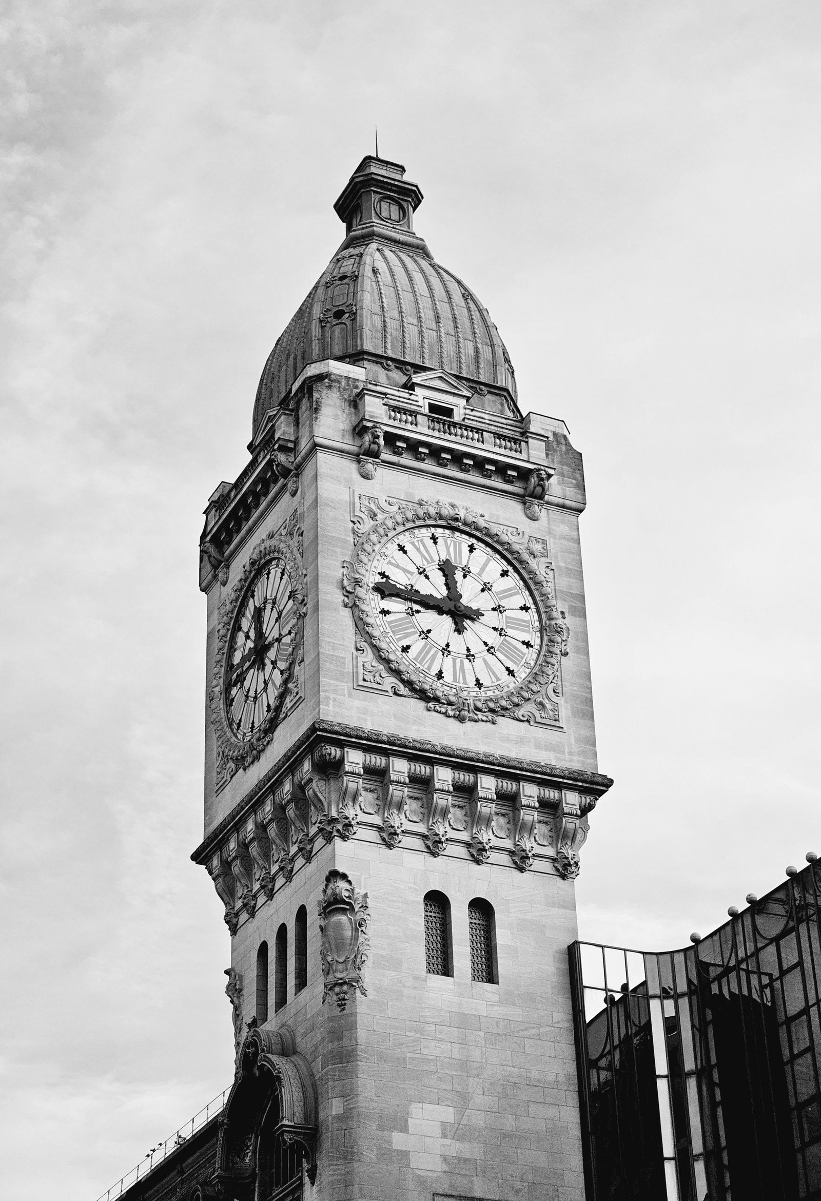 Clock Tower in Night Darkness in Black and White · Free Stock Photo