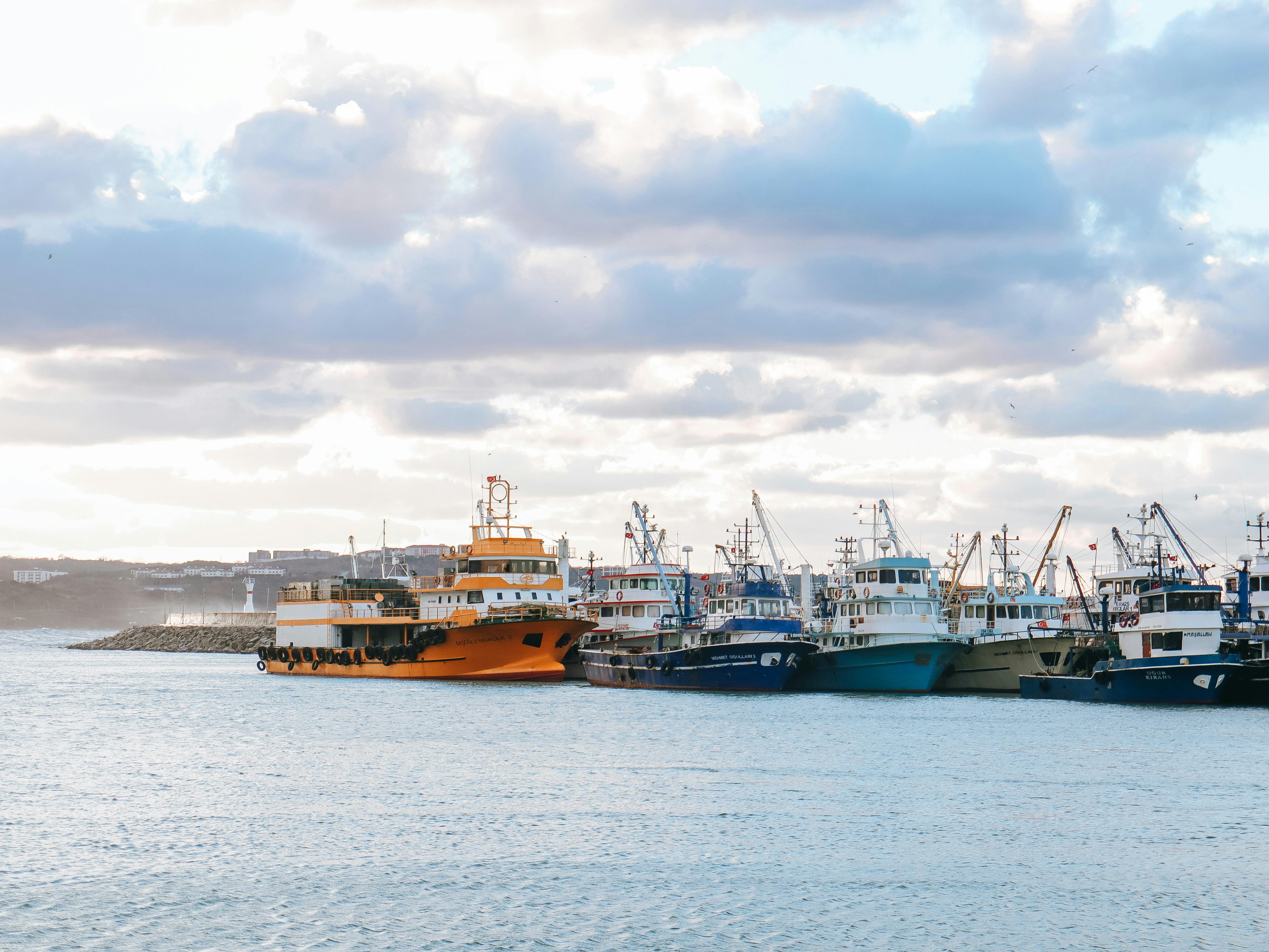 fleet & commercial insurance brokers — Photo by Hakan Kayahan on Pexels