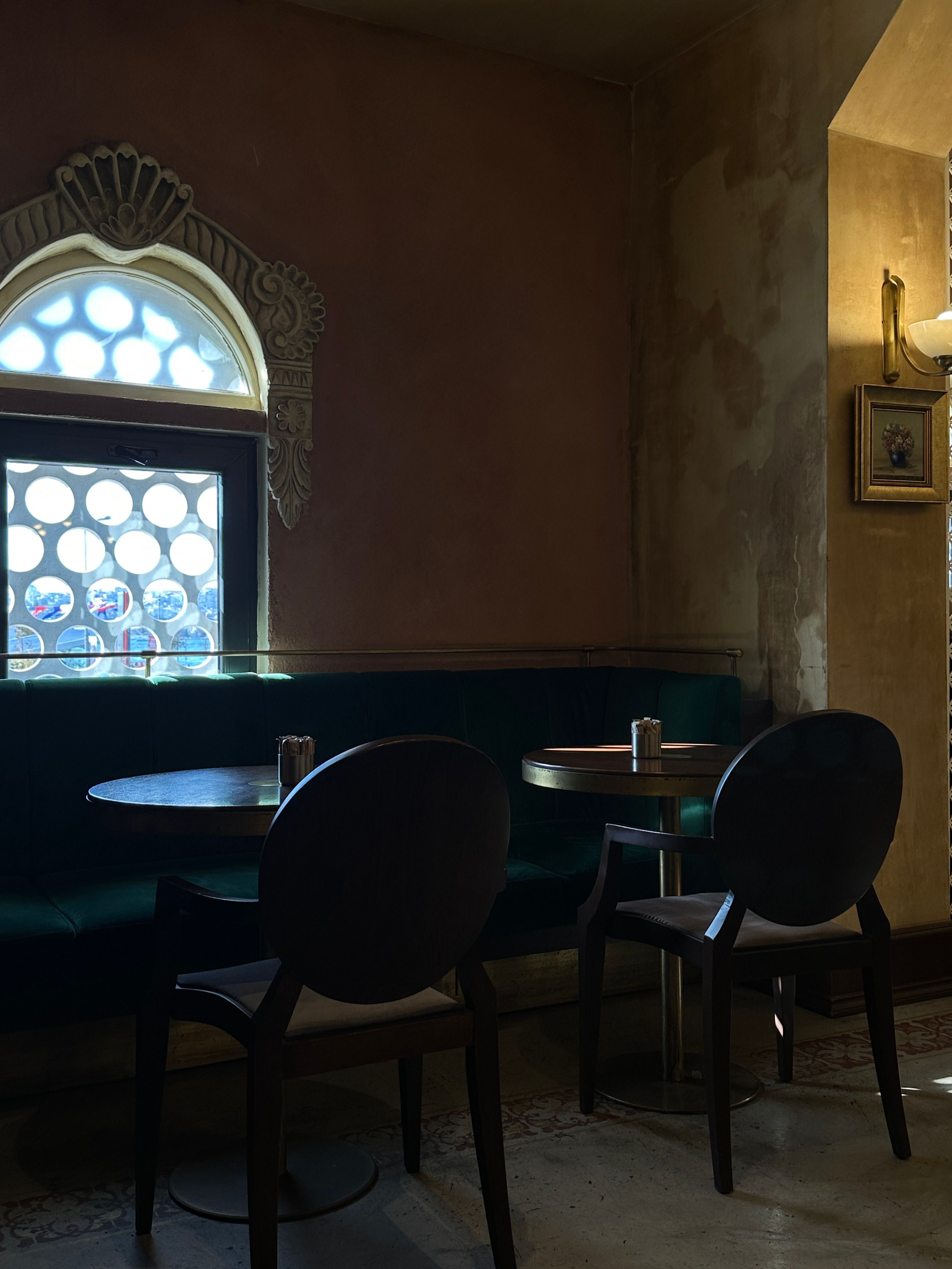 Cozy Café Interior with Sunlit Window in İstanbul · Free Stock Photo