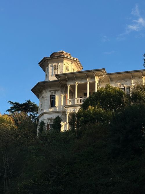 Free Charming Ottoman-era mansion in Istanbul surrounded by lush greenery under a bright blue sky. Stock Photo