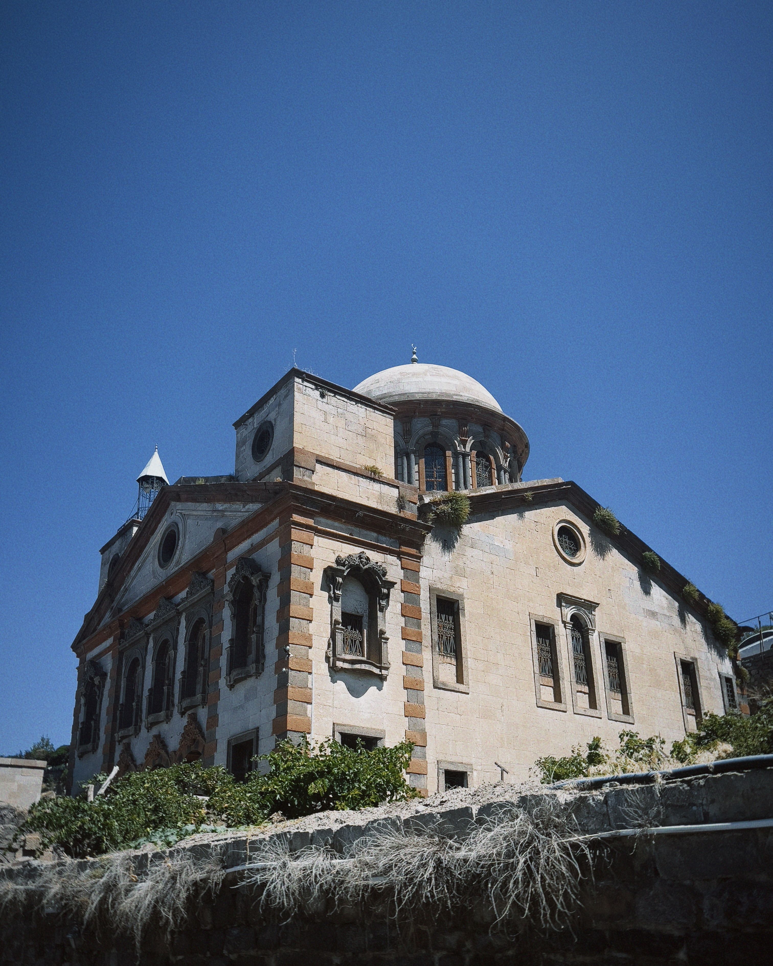 Historic Architectural Building Under Blue Sky · Free Stock Photo