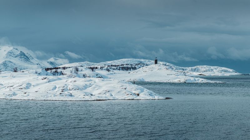 Insule înzăpezite în nordul Norvegiei pe timp de iarnă