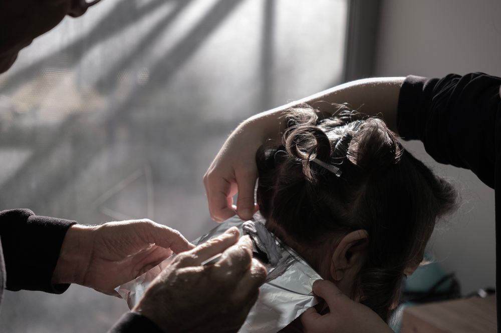 LIORA Hair Salon saç renklendirme işlemi