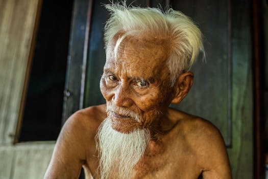 一位越南长胡子老人的特写肖像