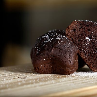 Dark chocolate muffins dusted with sugar. Photo by Nishant Aneja on Pexels.