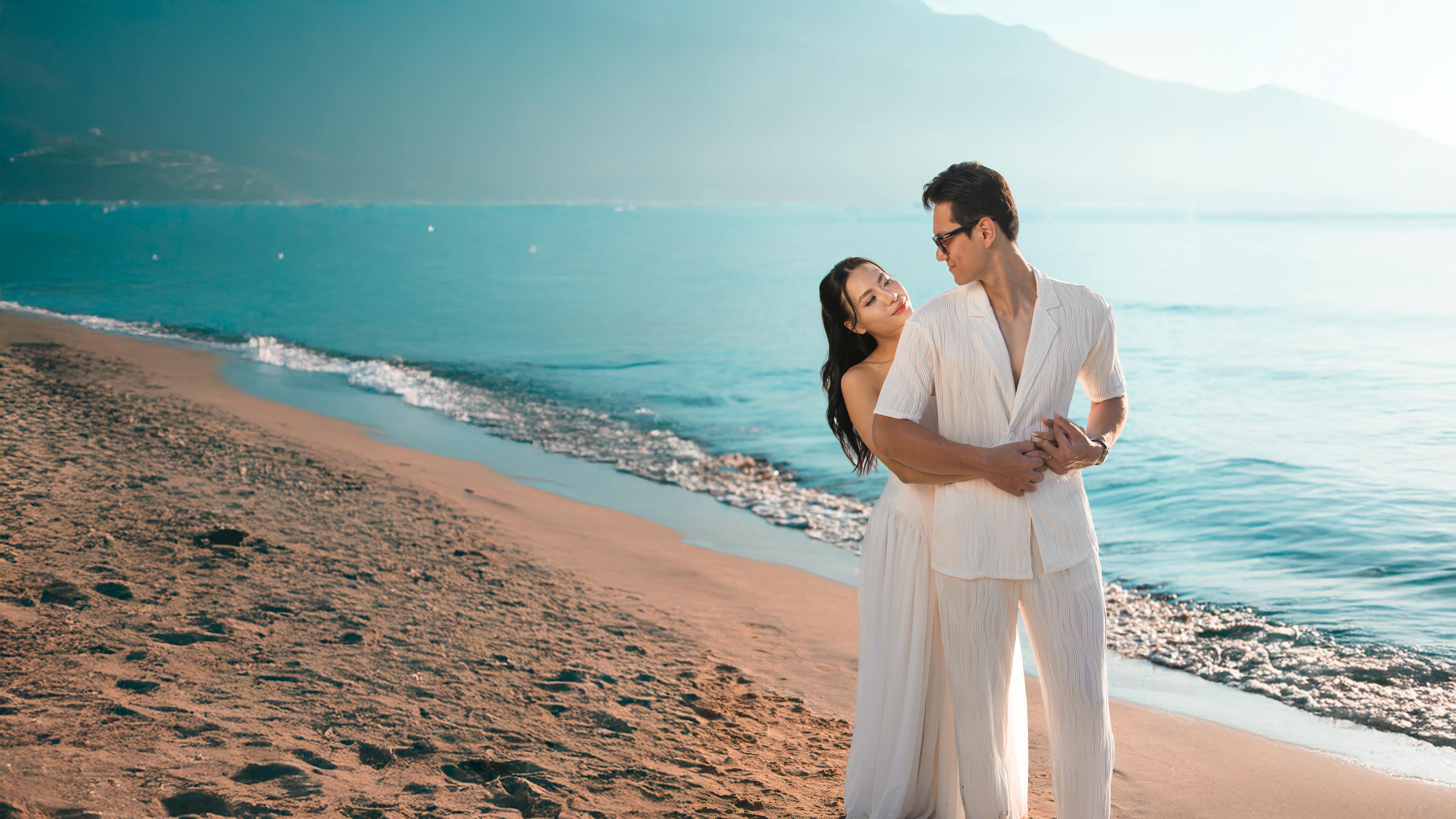 Silhouette Photo of Man and Woman Kisses Between Body of Water · Free ...