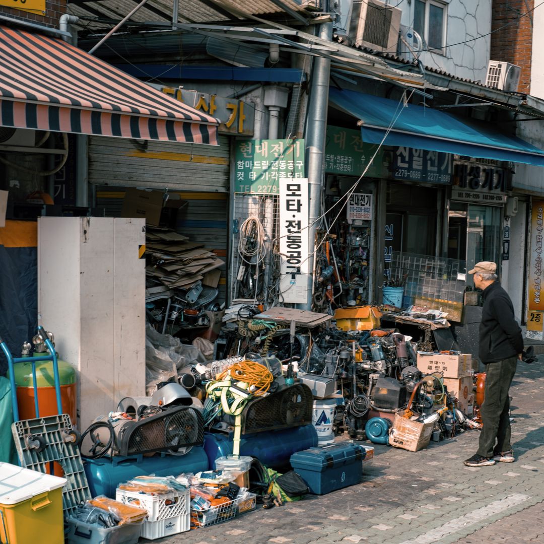 Sourcing Affordable Household Essentials Through the Used Goods Market for Korea Students