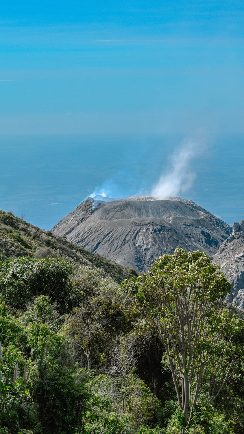 Volcán Santa María Eruption in Quetzaltenango, Guatemala · Free Stock Photo