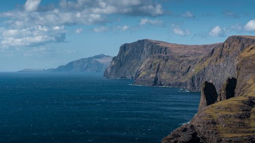 Free Majestic cliffs against the Atlantic Ocean with beautiful clouds overhead, perfect for nature lovers. Stock Photo
