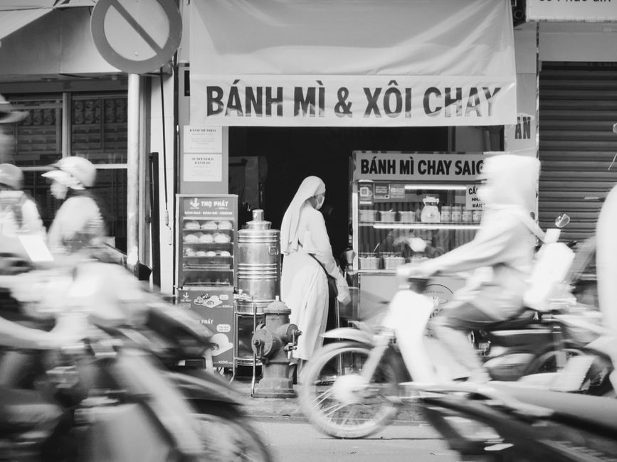 Ăn vặt Sài Gòn ở đâu ngon theo từng mùa trong năm