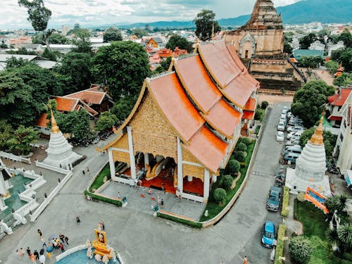 Diseño arquitectónico gratis de un templo naranja