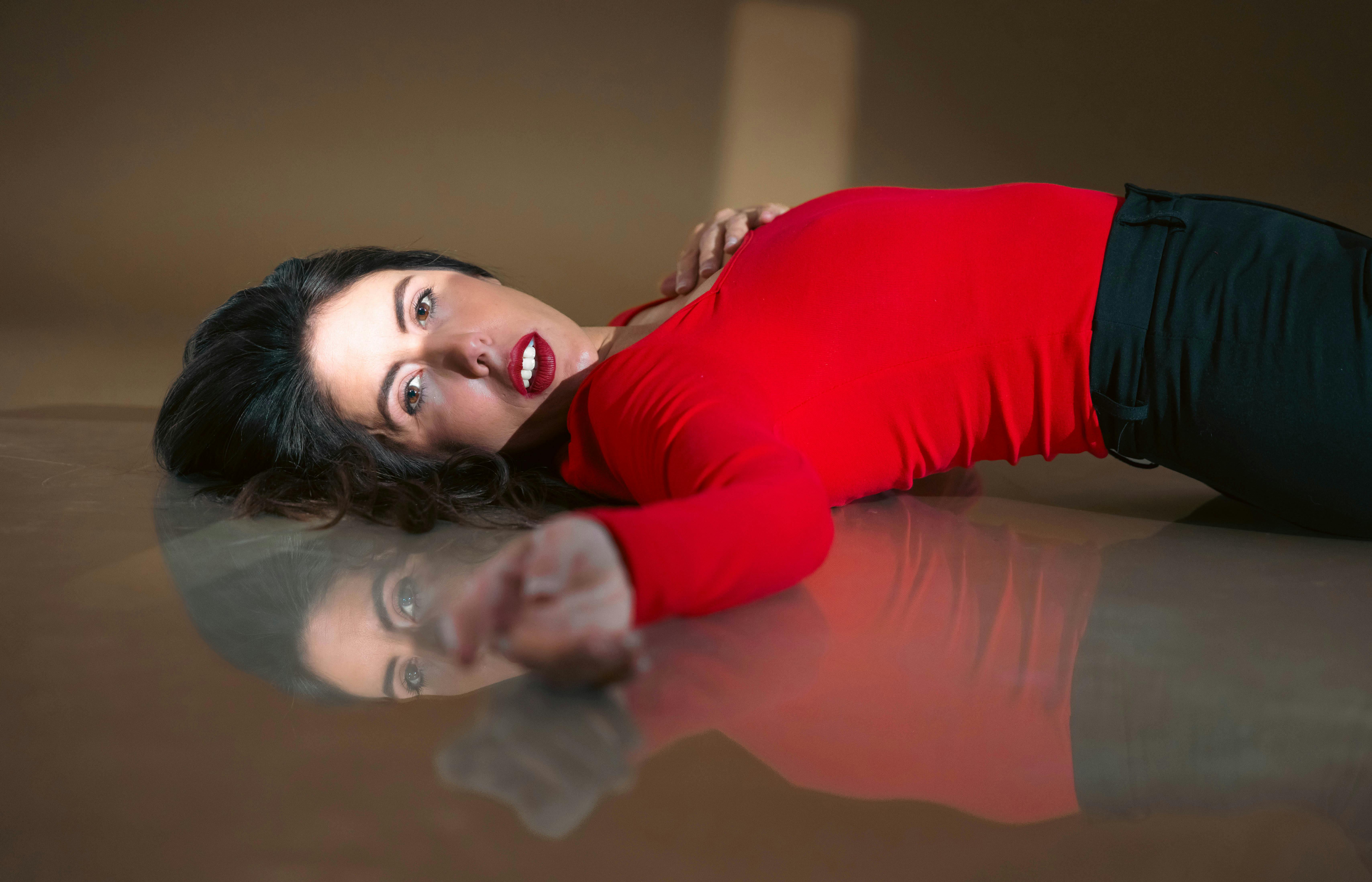 The Allure of Mirrored Amber Eyes and the Mystery They Hold