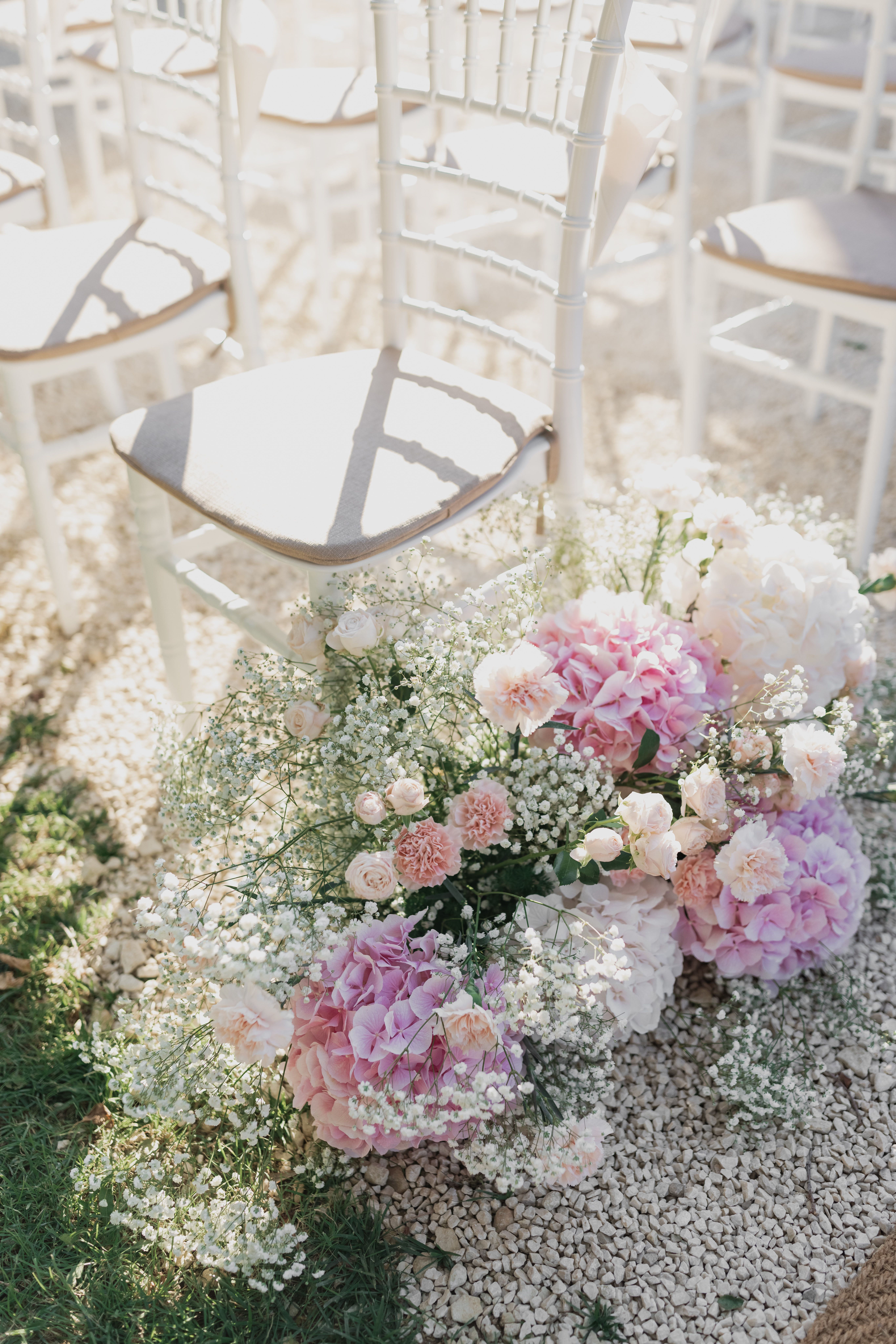 Elegant Outdoor Wedding Flower Arrangement in Italy · Free Stock Photo